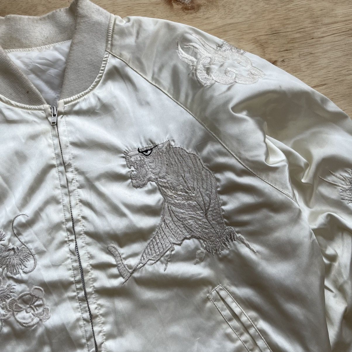 Japanese Brand SUKAJAN DRAGON & TIGER WHITE ON WHITE EMBROIDERED JACKET Size US M / EU 48-50 / 2 - 3 Thumbnail