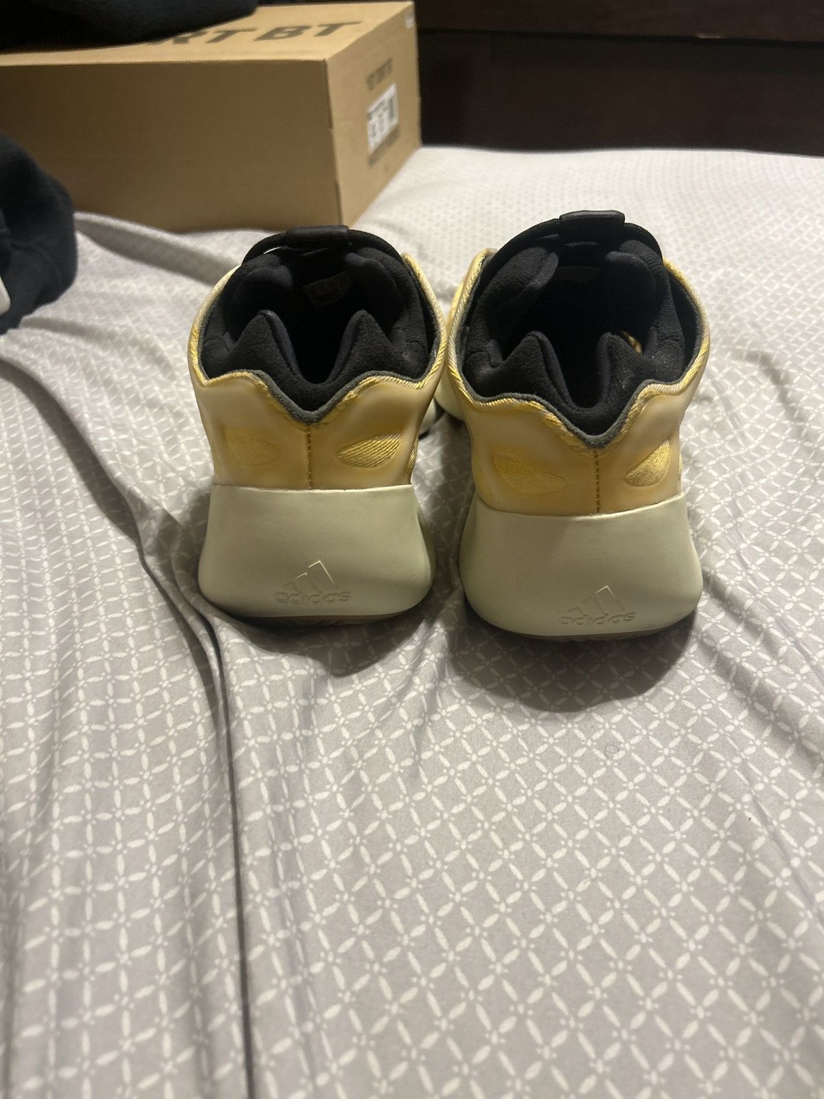 Yeezy Yezzy 700 v3 mono Size US 12 / EU 45 - 4 Thumbnail