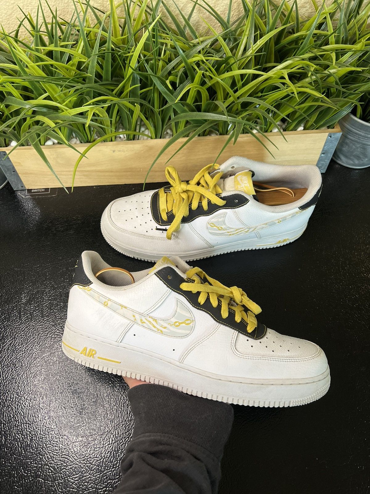 Nike Air Force 1 '07 LV8 Retro Low White gold Mens Size 11.5