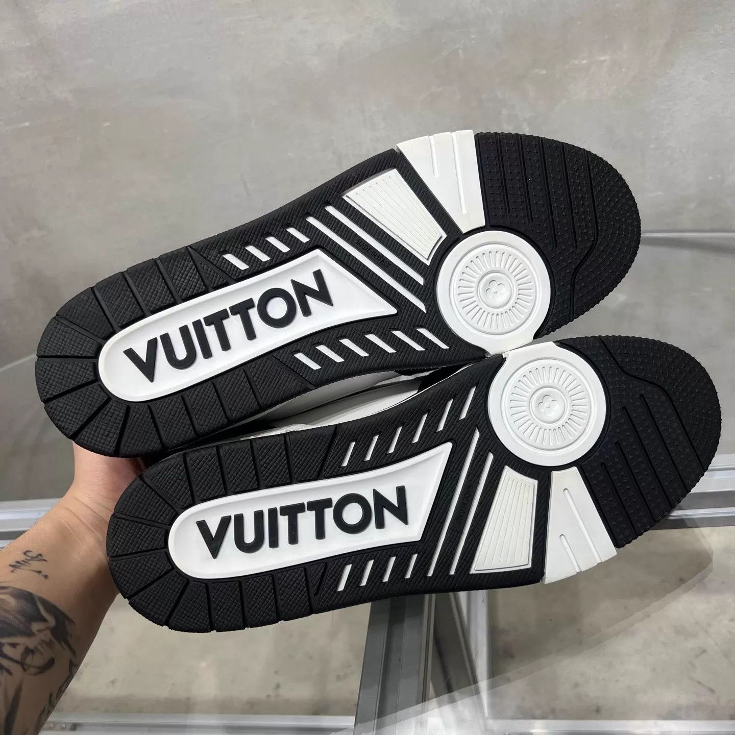 Louis Vuitton LV Trainer Black/White Velcro UK8.5/42.5 Size US 9.5 / EU 42-43 - 7 Thumbnail