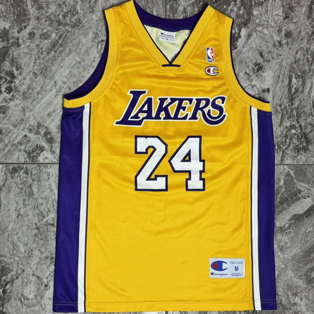 Champion × NBA × Vintage Kobe Bryant #24 Los Angeles Lakers Champion Jersey Size M Size US M / EU 48-50 / 2 - 1 Thumbnail