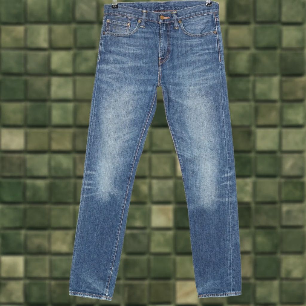 Levi's 2. The capitalization and formatting have been adjusted to be more readable consistent Size US 31 - 1 Thumbnail