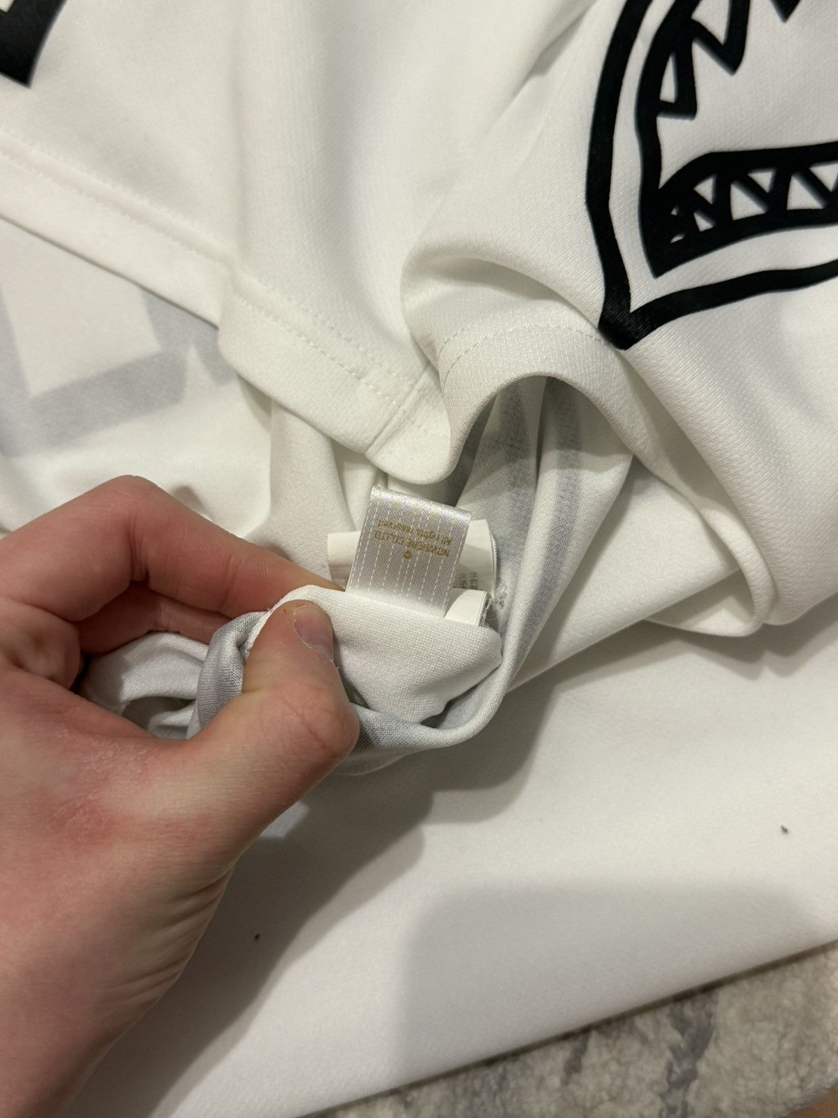 Bape A Bathing Ape (BAPE) long sleeve big shark logo Size US S / EU 44-46 / 1 - 11 Thumbnail