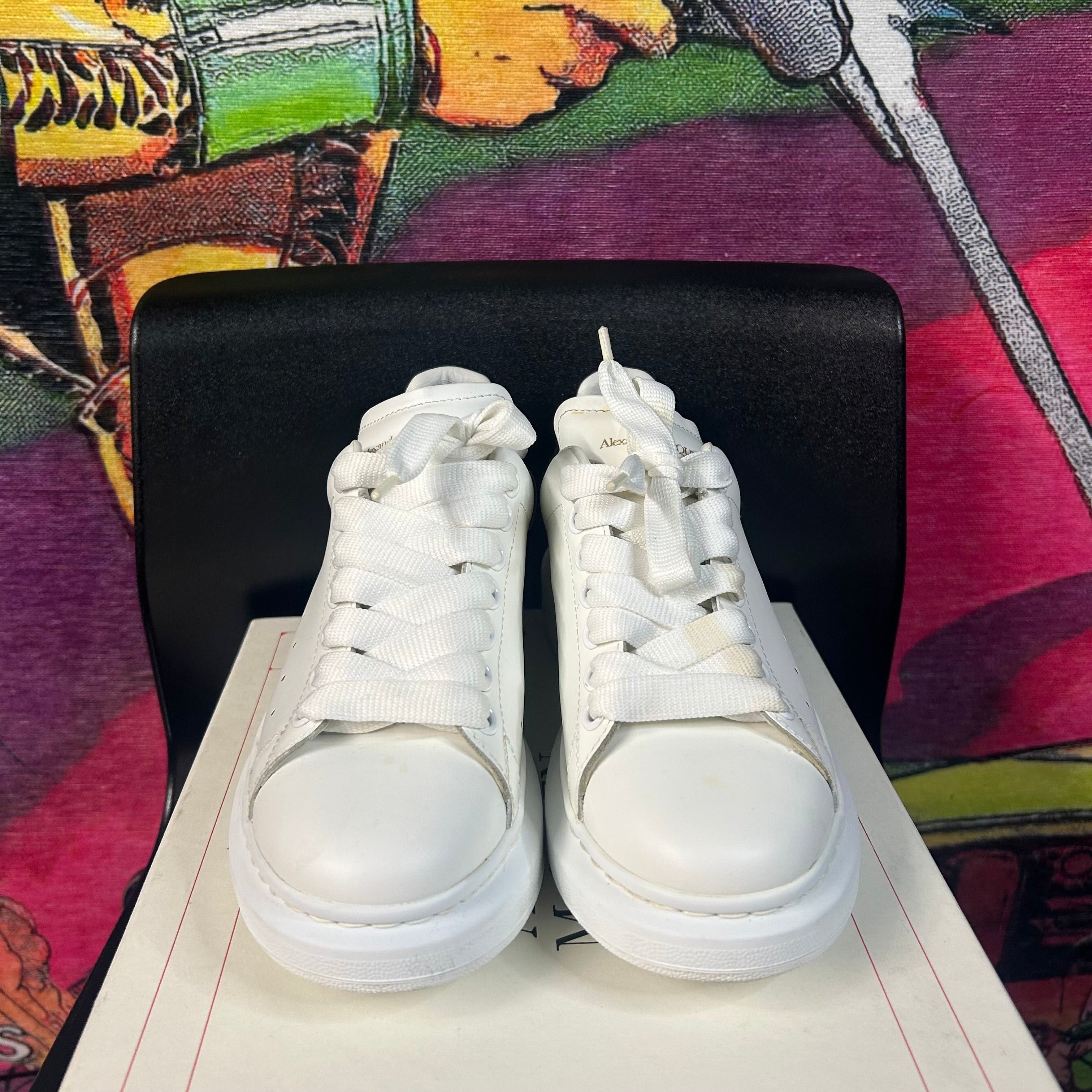Alexander McQueen Alexander McQueen Oversized Sneakers Black White Size 37.5 Size US 5 / EU 37 - 3 Thumbnail