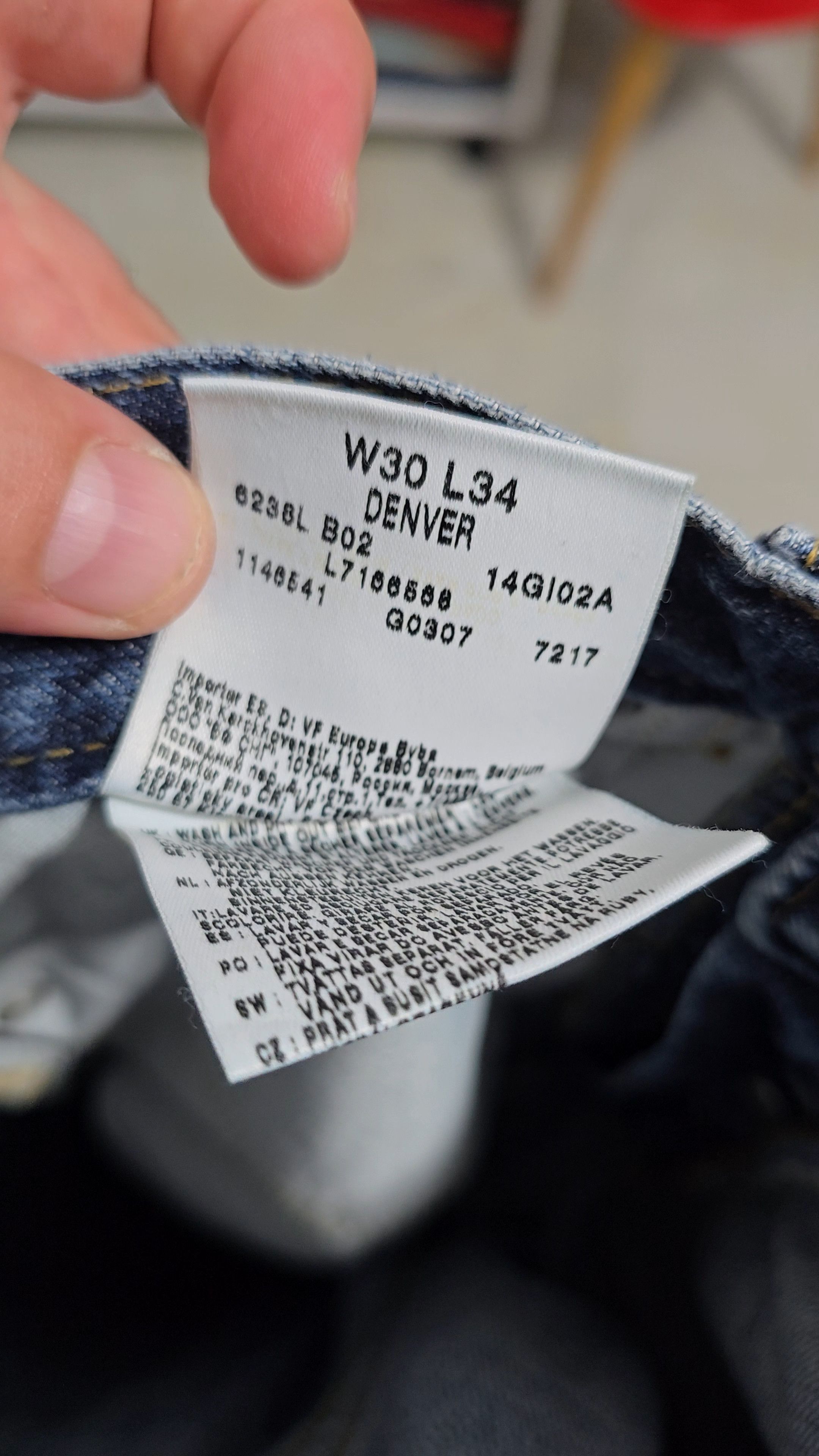 Lee LEE VINTAGE straight-leg in a medium-blue wash. Bootcut Size 30" / US 8 / IT 44 - 11 Thumbnail