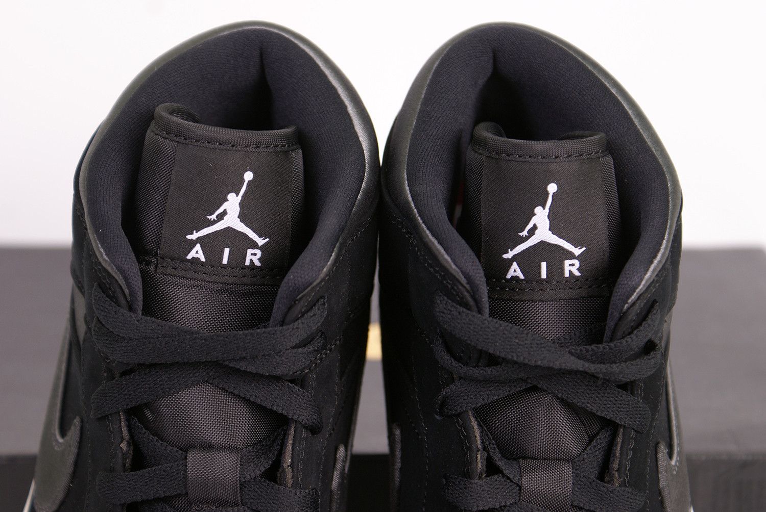 Jordan Brand 2019 Nike Air Jordan 1 Mid SE Nylon BLACK GREY 852542 012 Size US 10 / EU 43 - 4 Thumbnail