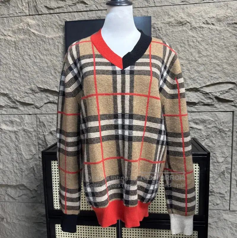 Burberry Burberry Color-Block Wool Knit Sweater. Size L / US 10 / IT 46 - 1 Thumbnail