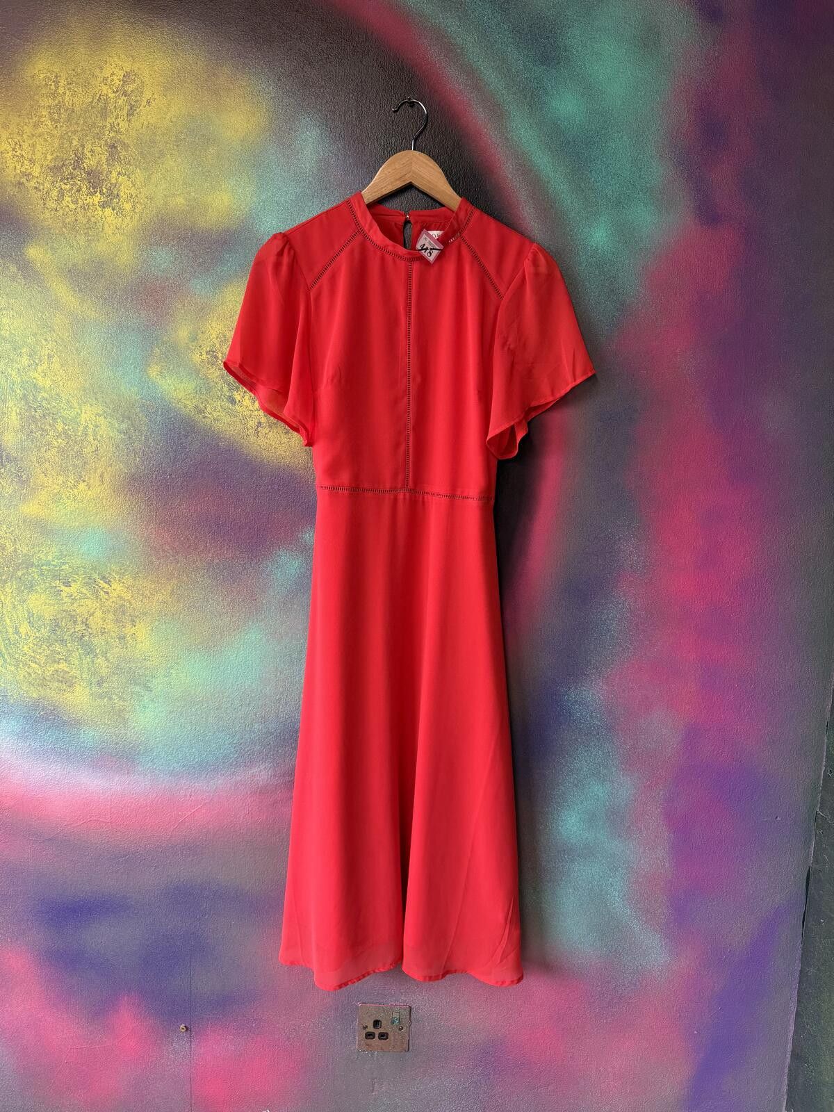 Other Oasis red textured jacquard flutter sleeve midi dress Size M / US 6-8 / IT 42-44 - 1 Thumbnail