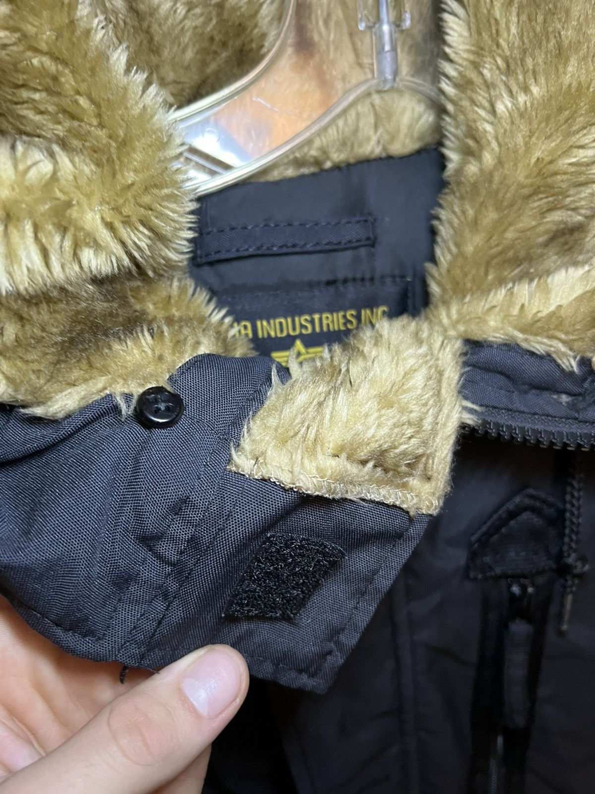 Alpha Industries Vintage Alpha Industries fur hood & patches bomber jacket Size US L / EU 52-54 / 3 - 25 Thumbnail