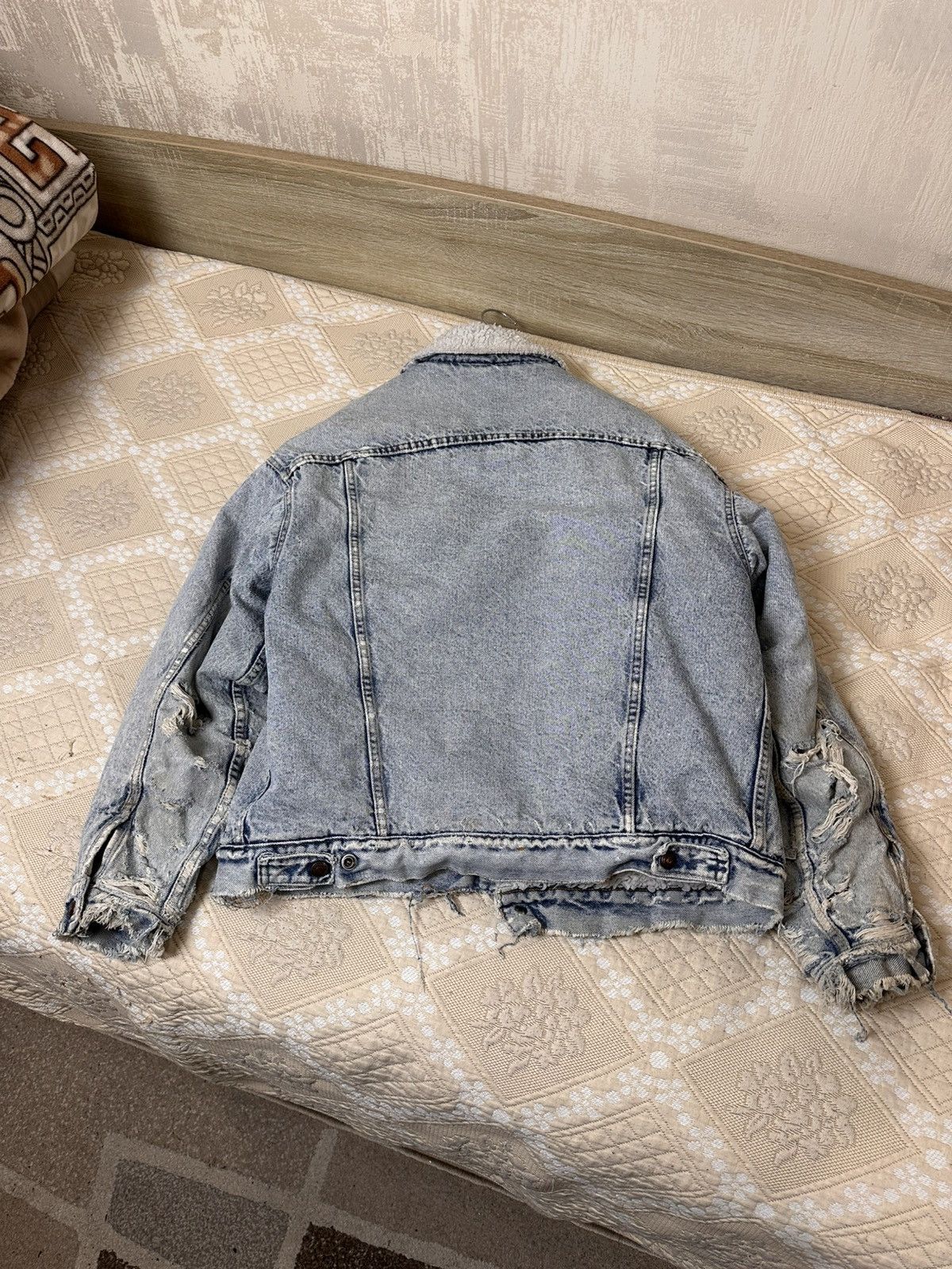 Levi's 🔥 Levis Vintage Trashed Distressed Sherpa Trucker Jacket Size US L / EU 52-54 / 3 - 7 Thumbnail