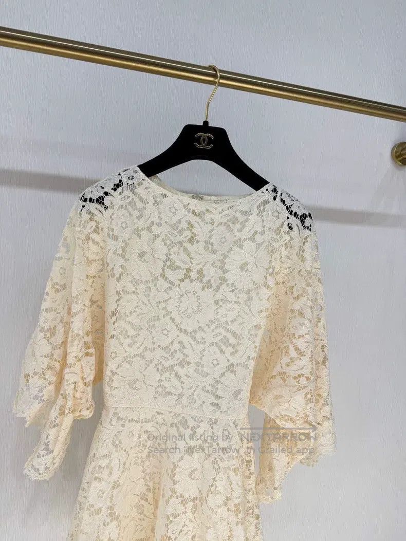 Valentino Valentino Lace heavy work dress Size XS / US 0-2 / IT 36-38 - 4 Thumbnail