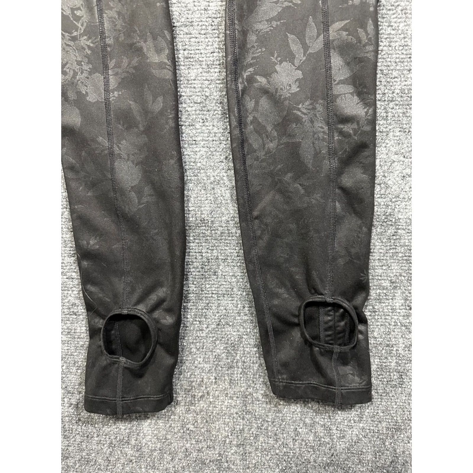 Athleta Athleta Pants Womens Medium Black Compression Pants Heel Cut Out Floral Print Size 32" / US 10 / IT 46 - 8 Thumbnail