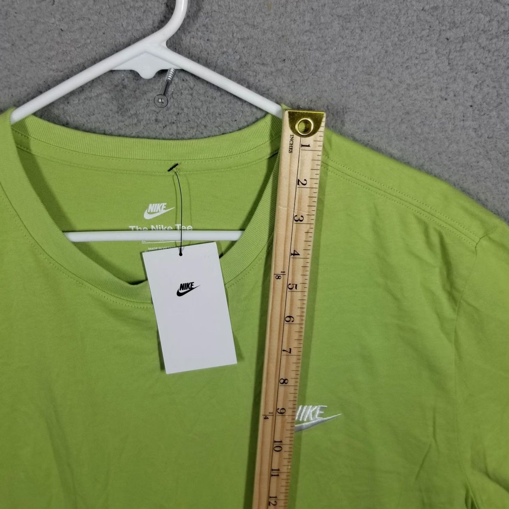 Nike Nike Shirt Mens XL Green The Nike Tee Small Swoosh Logo Cotton AR4997-332 Size US XL / EU 56 / 4 - 5 Thumbnail