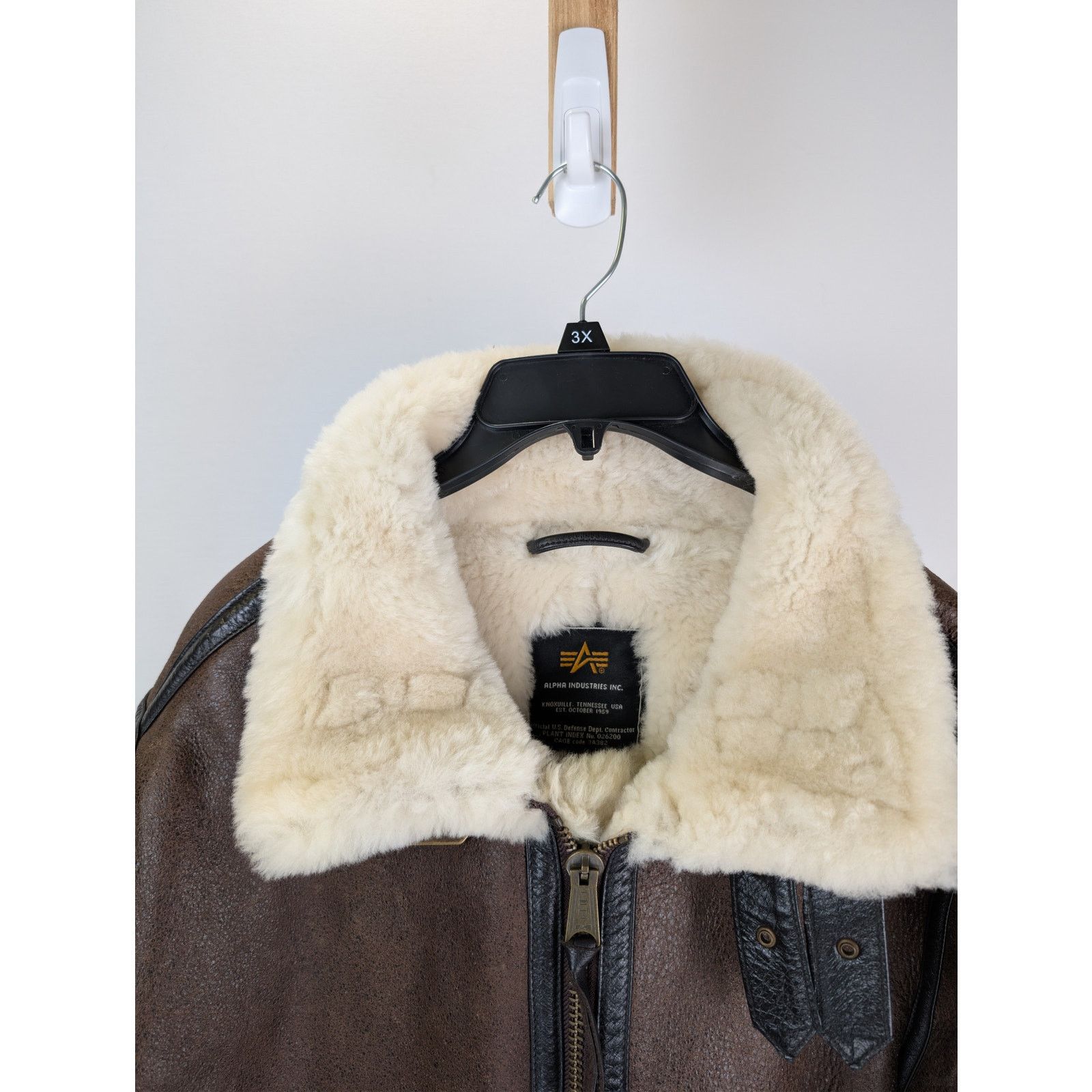 Alpha Industries o1rshd1 CC20 B-3 Sherpa leather bomber jacket in Dark Brown Size US M / EU 48-50 / 2 - 8 Thumbnail