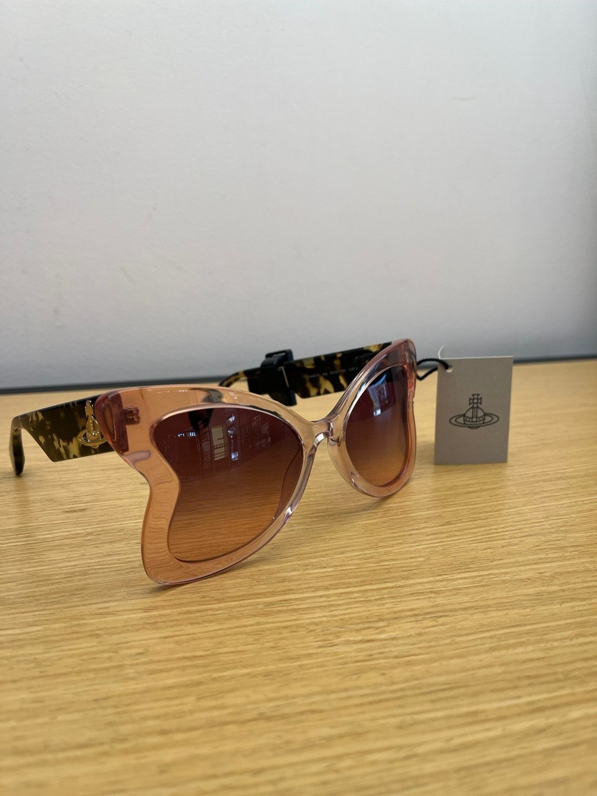Vivienne Westwood o1f1d3z0825 Size: OS / Athalia Sunglasses in Beige Size ONE SIZE - 1 Preview