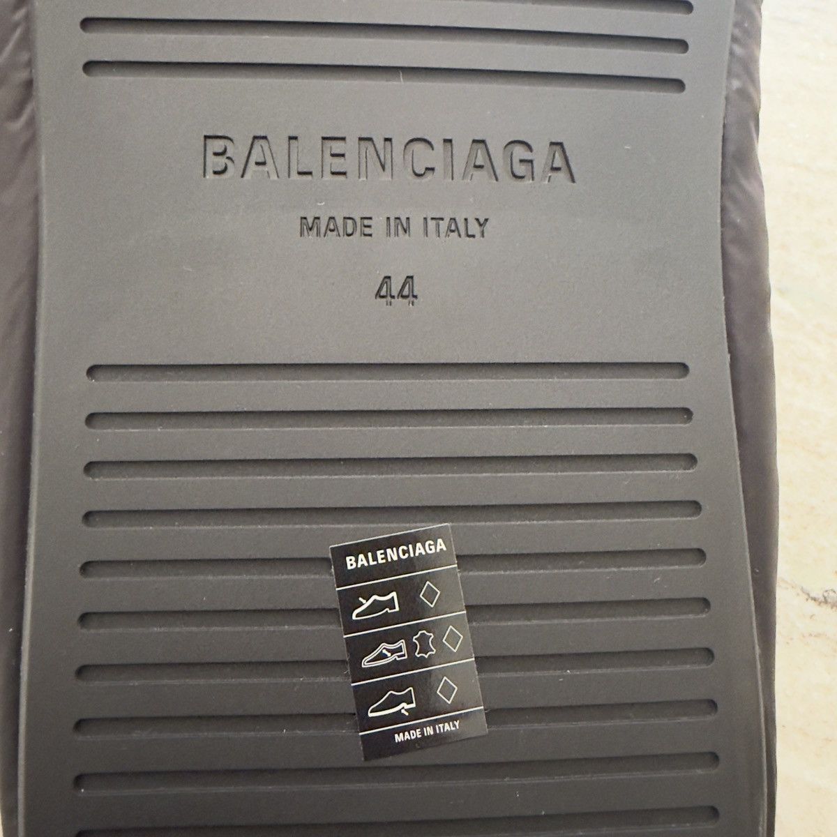 Balenciaga Balenciaga Alaska Slipper Nylon/Fleece 🚫READ DESCRIPTION🚫 Size US 11 / EU 44 - 6 Thumbnail