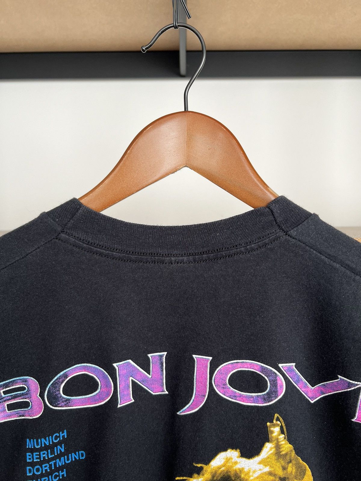 Band Tees Vintage 1993 Bon Jovi Keep The Faith Black T-shirt Size US L / EU 52-54 / 3 - 5 Thumbnail