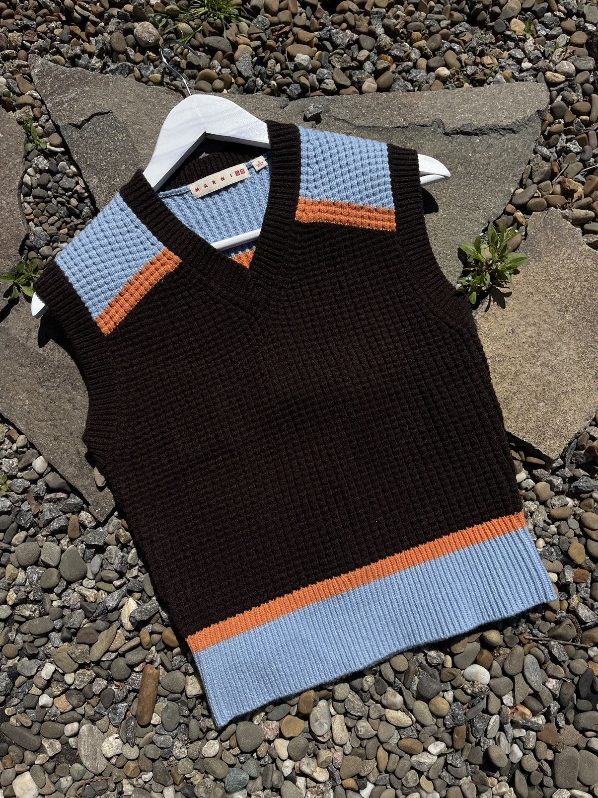 Marni × Uniqlo Marni x UniQlo brown knit vest v-neck sleeveless sweater Size S / US 4 / IT 40 - 5 Thumbnail
