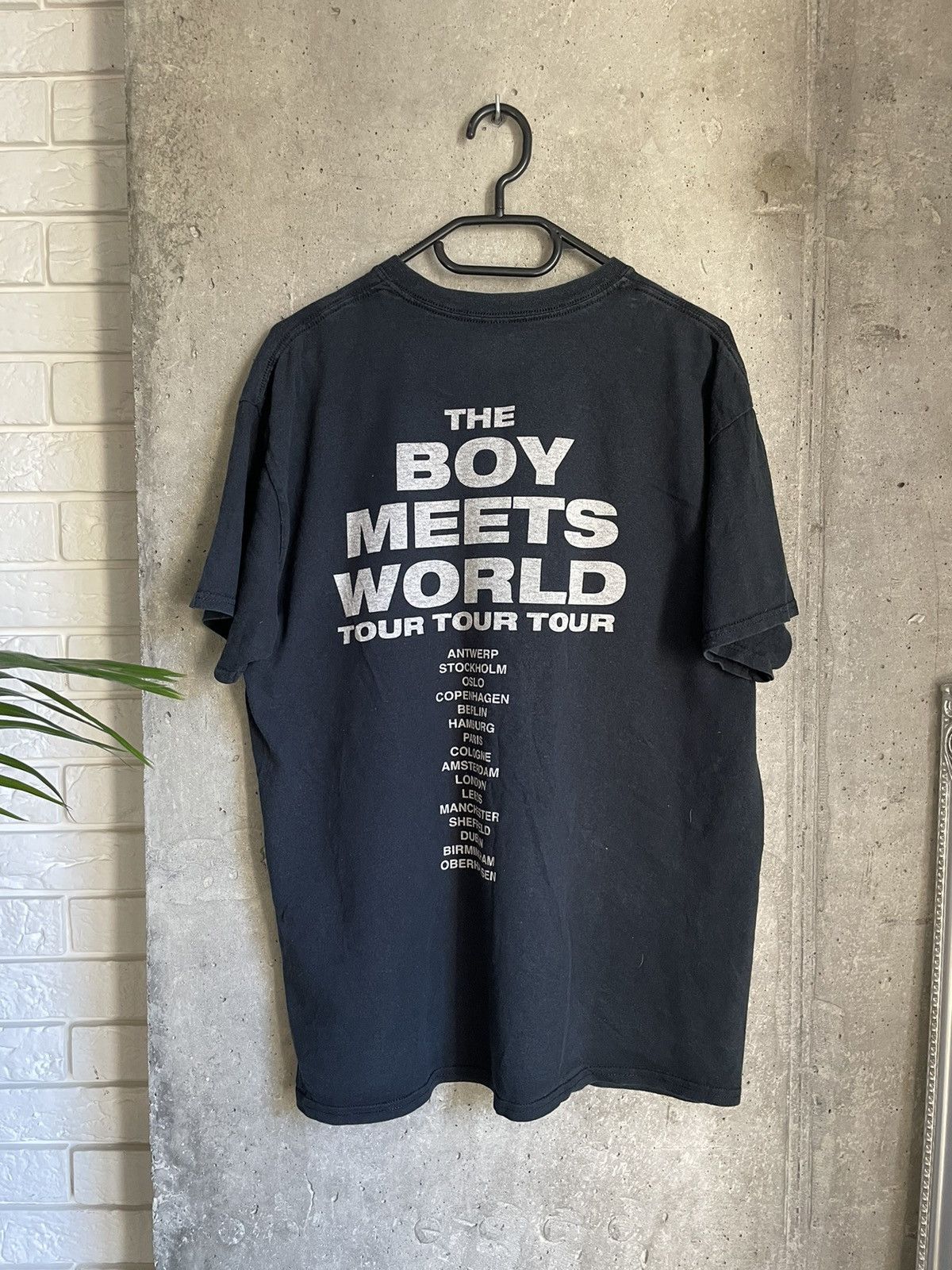 Band Tees DRAKE THE BOY MEETS WORLD TOUR FADED BOXY RAP T SHIRT Y2k Size US L / EU 52-54 / 3 - 2 Thumbnail