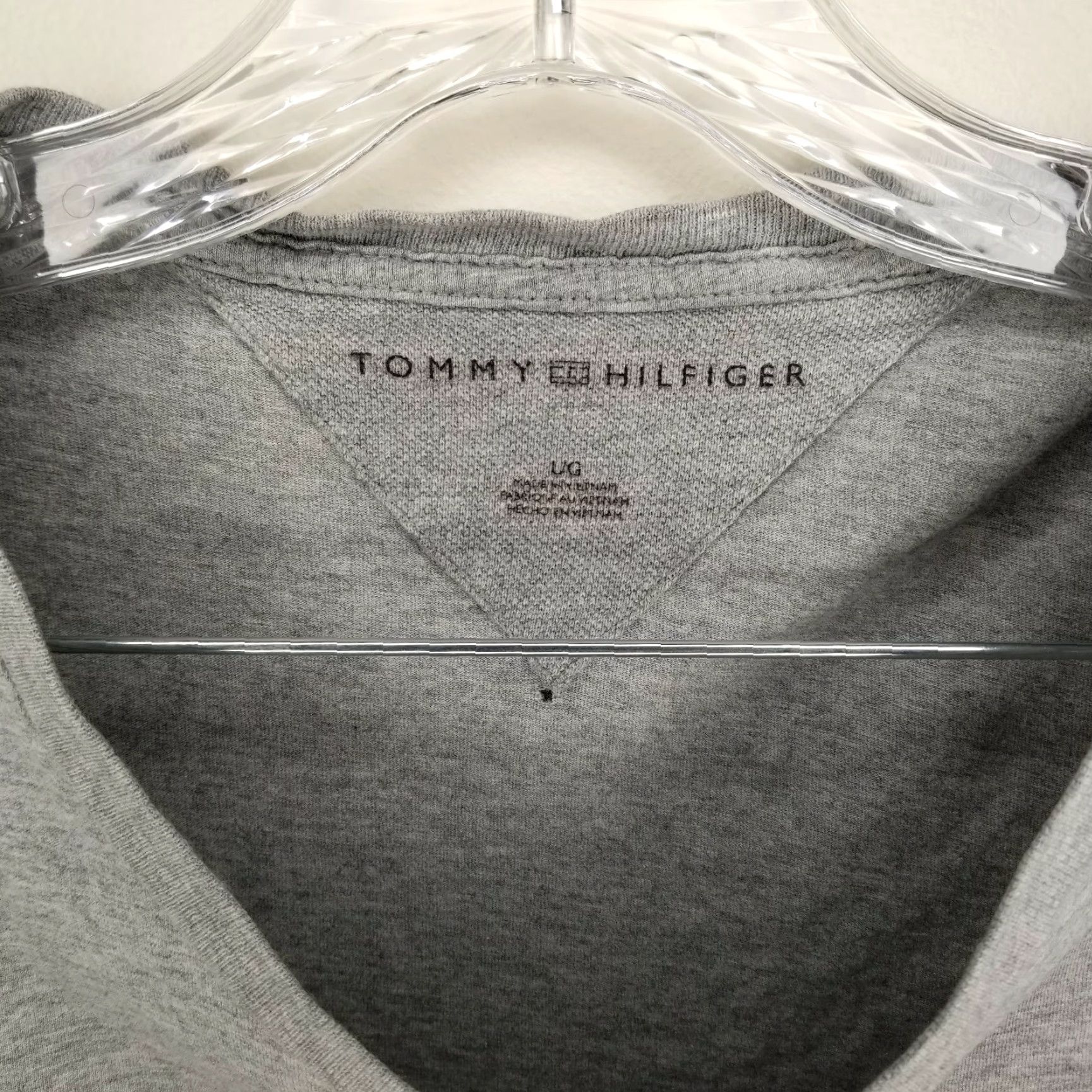 Tommy Hilfiger Tommy Hilfiger T-Shirt Mens Gray Short Sleeve L Size - Adult Casual Tee, 90s/2000s Style (Hole Near Collar) Size US L / EU 52-54 / 3 - 3 Thumbnail