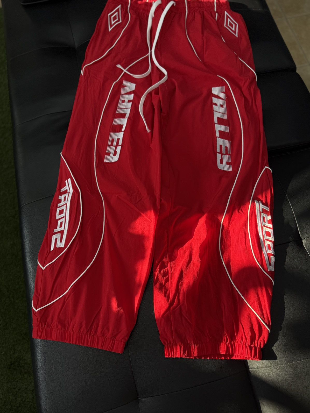 Vale Valley Red Baggy Shorts Brand New Size L (NEW) Size US 33 - 2 Thumbnail
