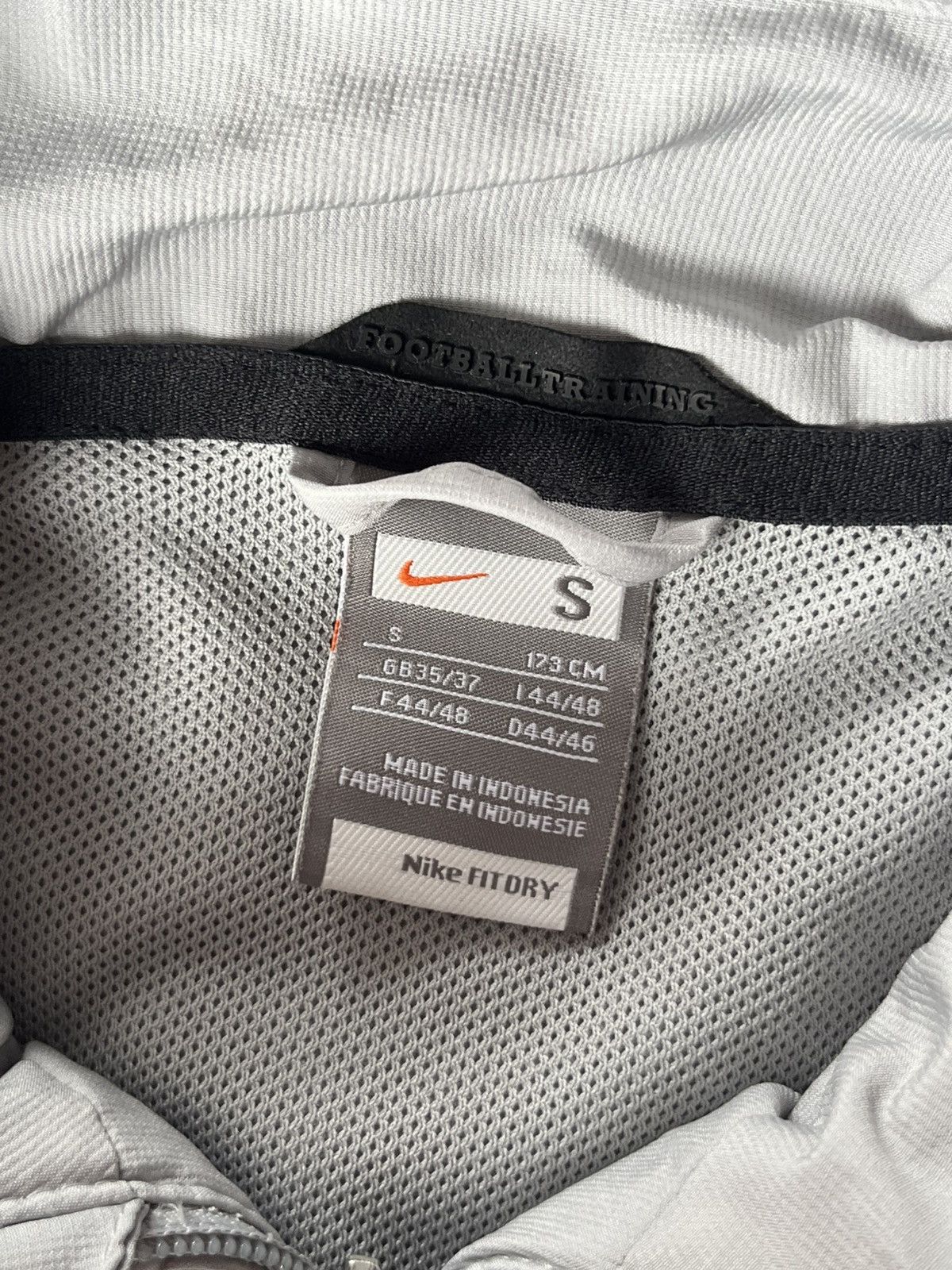 Nike Vintage Nike Light Jacket Soccer football team Juventus Size US S / EU 44-46 / 1 - 10 Thumbnail