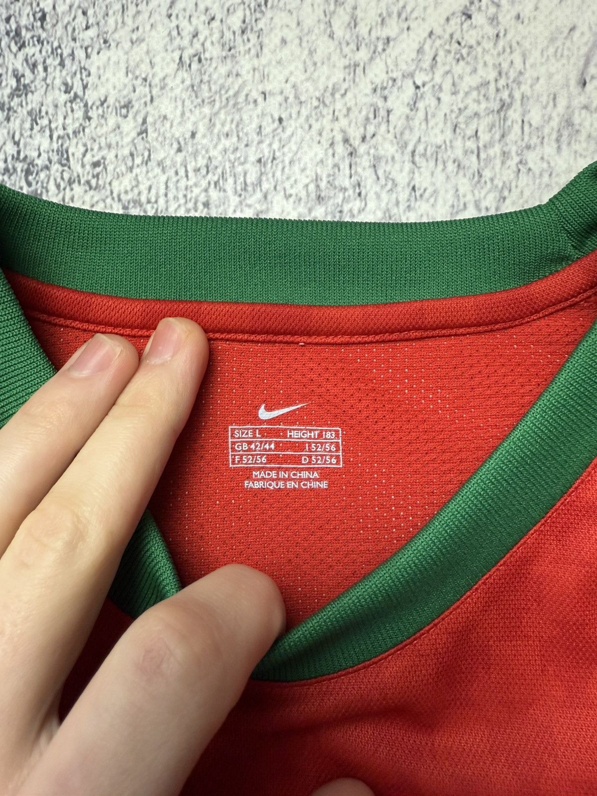 Nike Vintage Nike Portugal 2004 Home Football Shirt Soccer Jersey Size US L / EU 52-54 / 3 - 10 Thumbnail