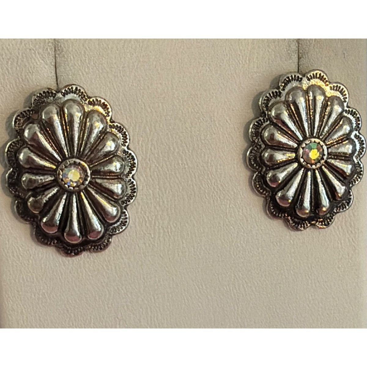 Other Vtg Silver Tone Concho Floral Stud Earrings Rhinestone Cente Size ONE SIZE - 1 Thumbnail