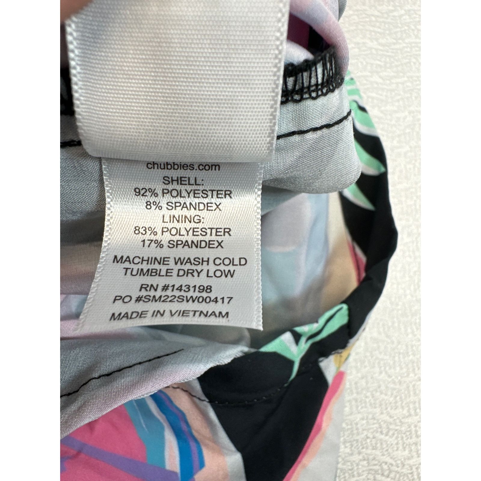 Chubbies Chubbies NWT Black 5.5” Classic Swim Trunk men sz M Size US 32 / EU 48 - 8 Thumbnail
