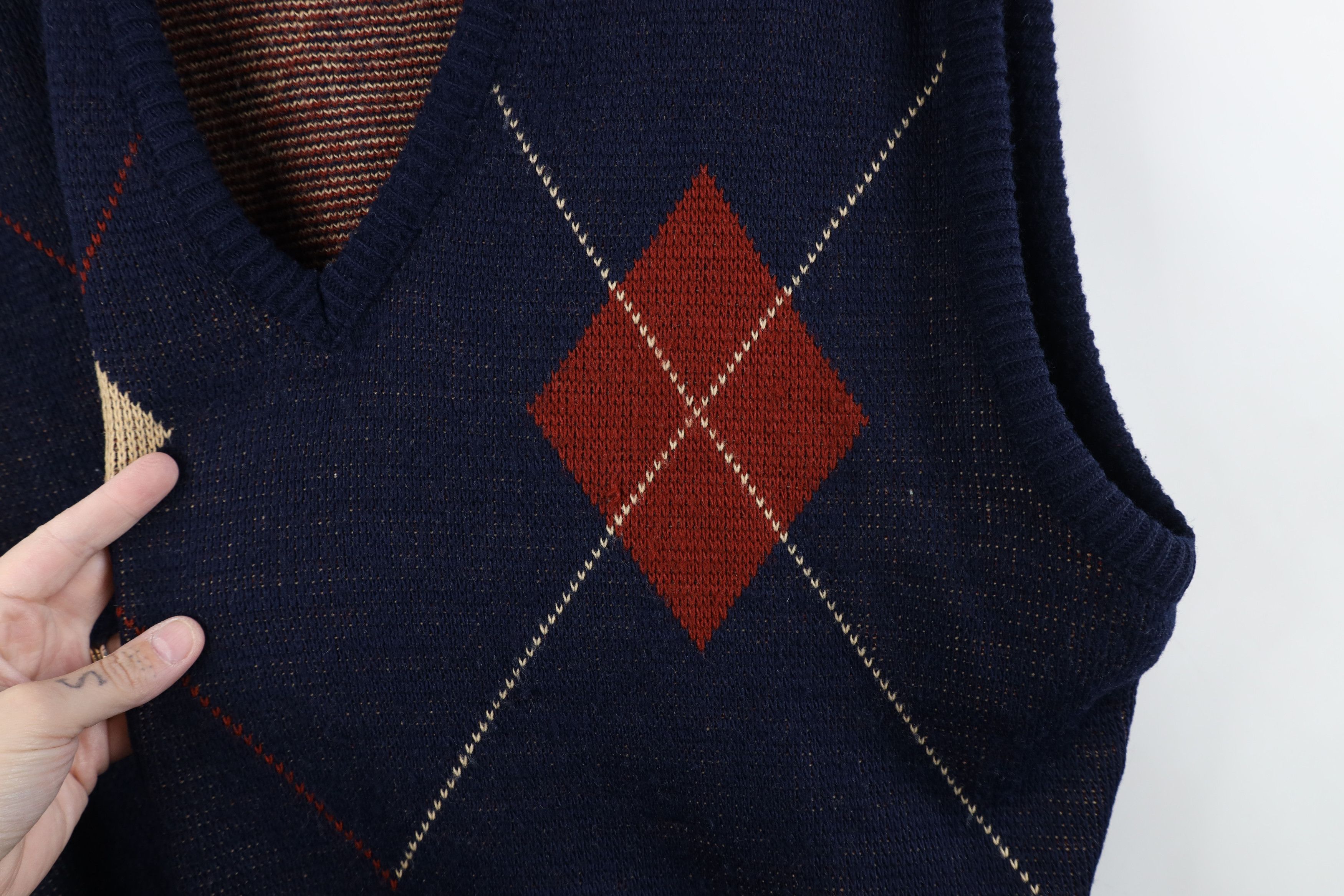 Vintage Vintage 70s Streetwear Diamond Knit V-Neck Sweater Vest USA Size US L / EU 52-54 / 3 - 6 Thumbnail