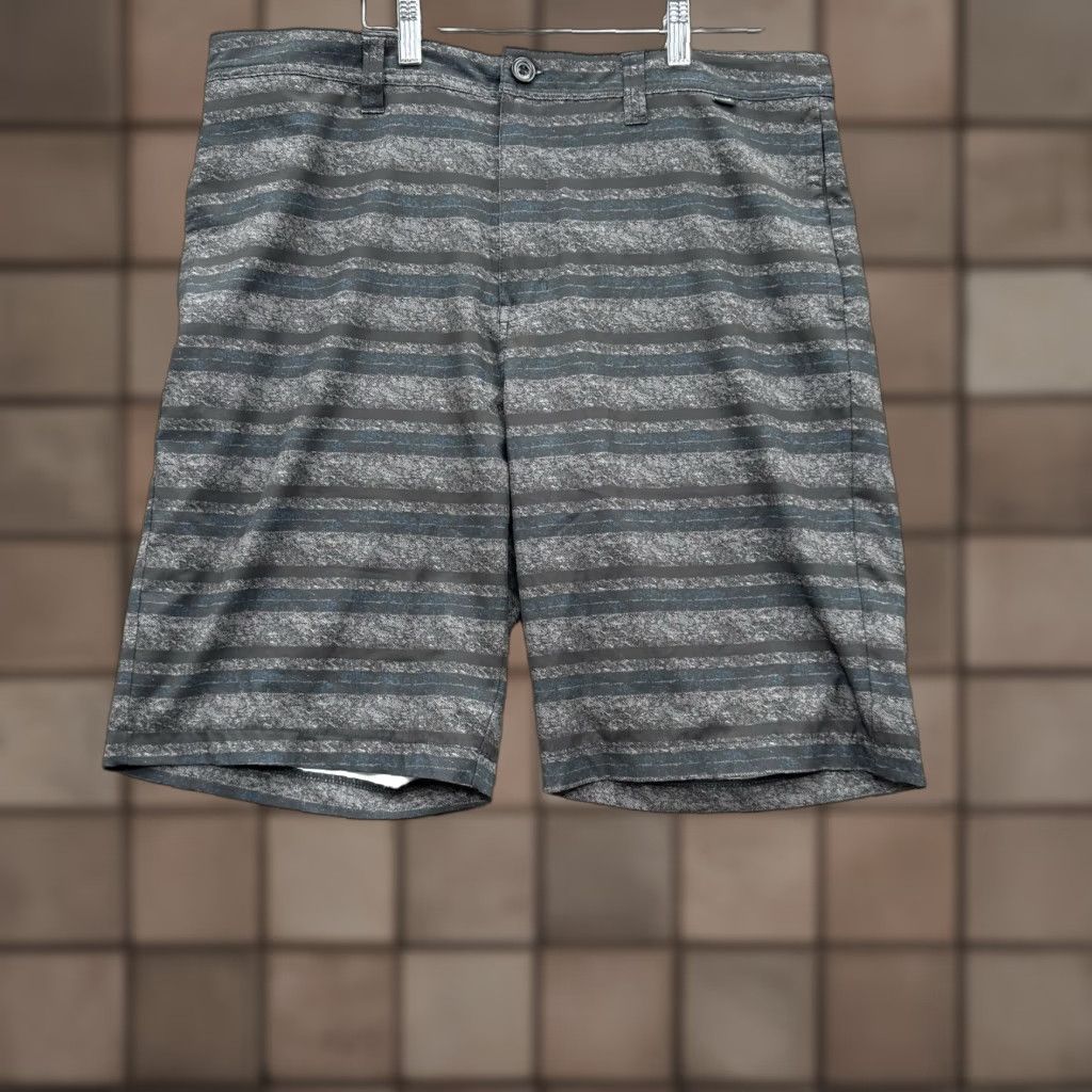 TravisMathew VINTAGE? No. Size US 36 / EU 52 - 1 Thumbnail
