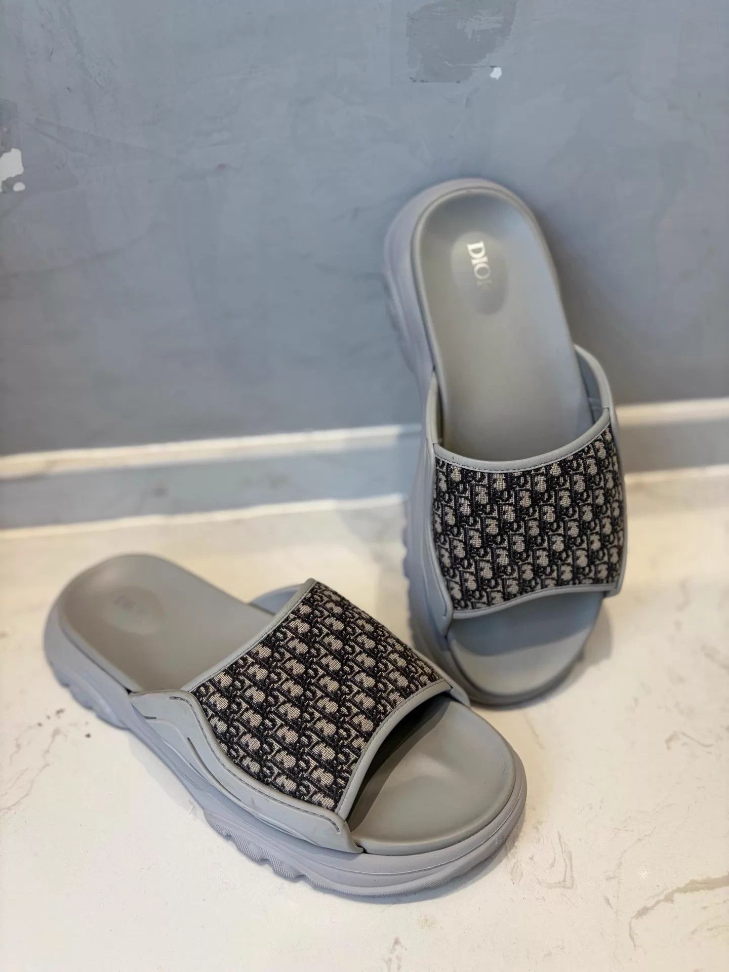 Dior Dior Men's Gray Dior Oblique Slippers 99 New 42 Size US 9 / EU 42 - 1 Thumbnail