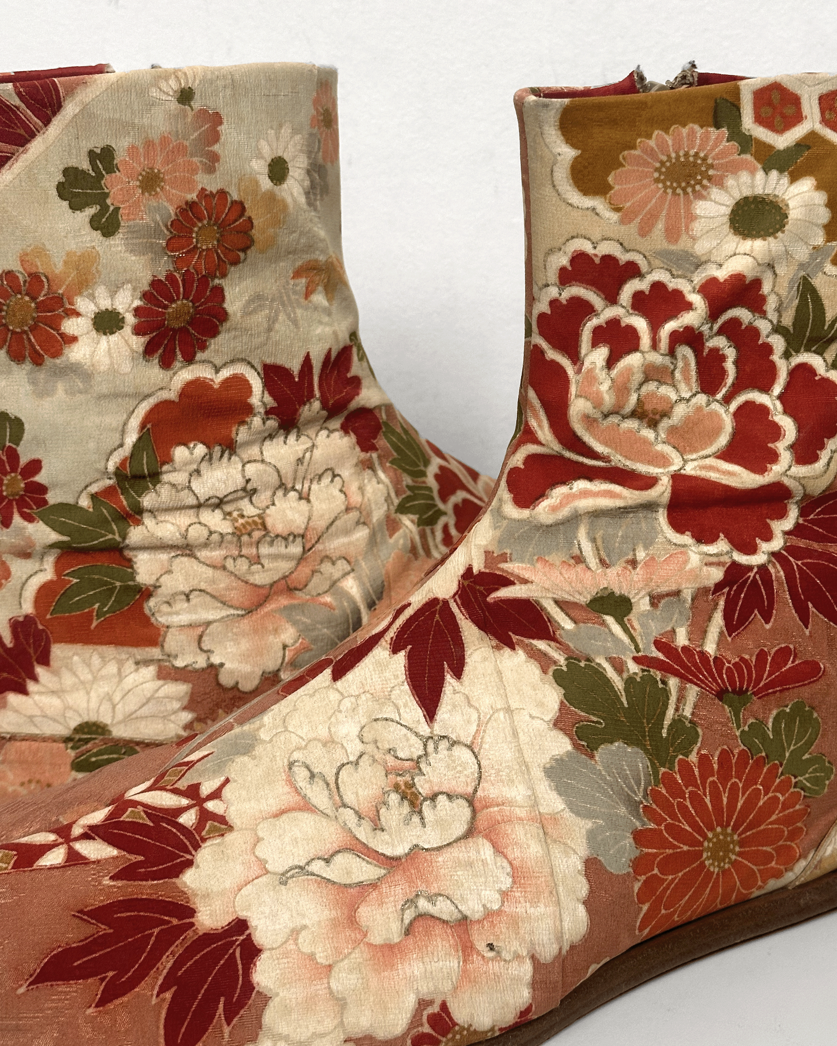 Maison Margiela Maison Margiela Floral Embroidered Jaccquard Tabi Boots Size US 12.5 / EU 45-46 - 8 Thumbnail
