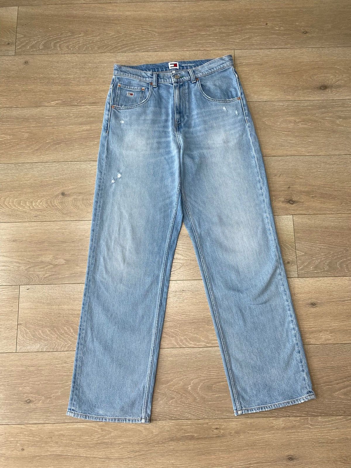 Tommy Hilfiger × Vintage Tommy Hilfiger Aiden Baggy Light Blue Jeans Size US 31 - 1 Thumbnail