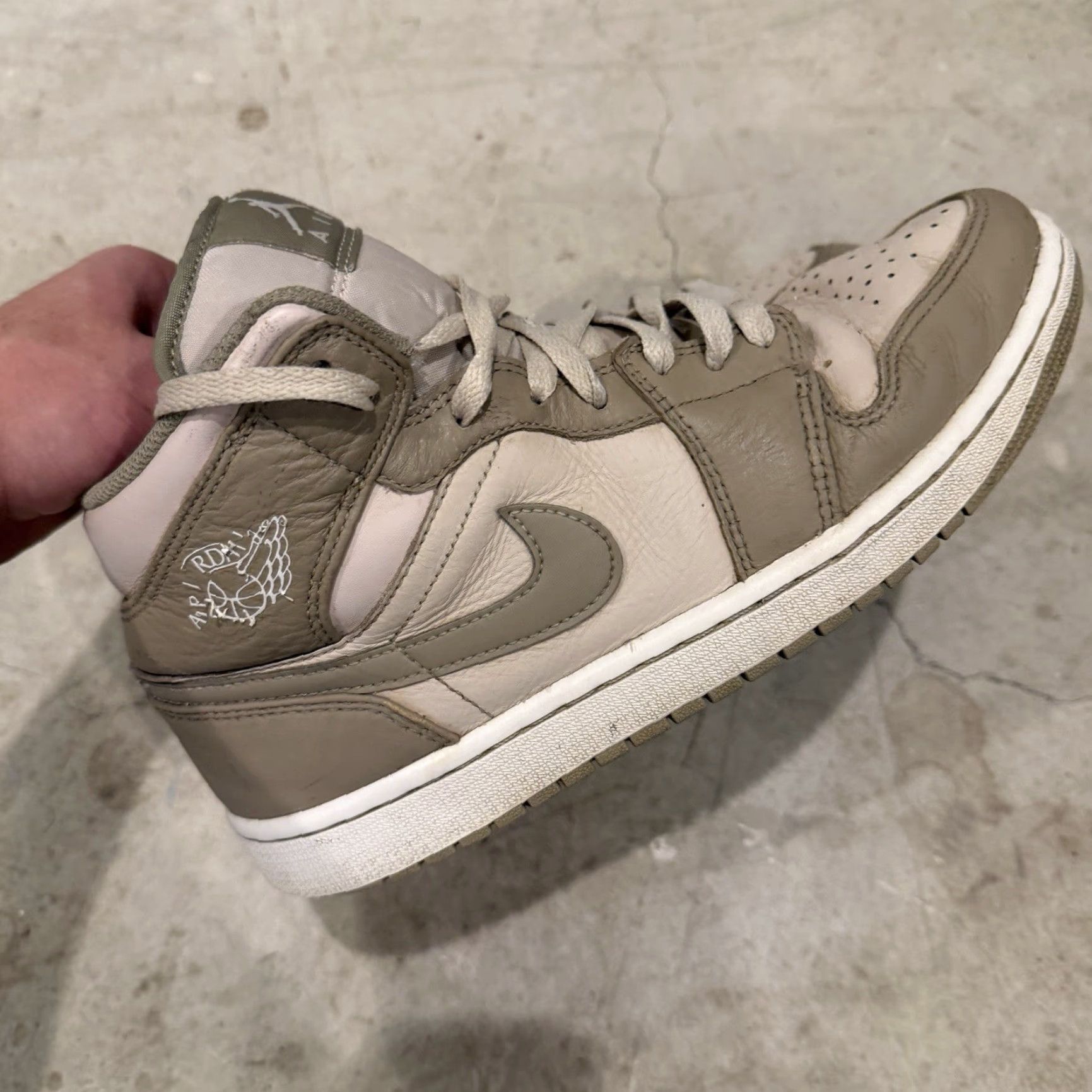 Jordan Brand Nike Air Jordan 1 Mid SE Legend Light Brown-Khaki-Phantom Size 9 Mens Sneaker 2024 Jordan HF4781-203 Size ONE SIZE - 3 Thumbnail