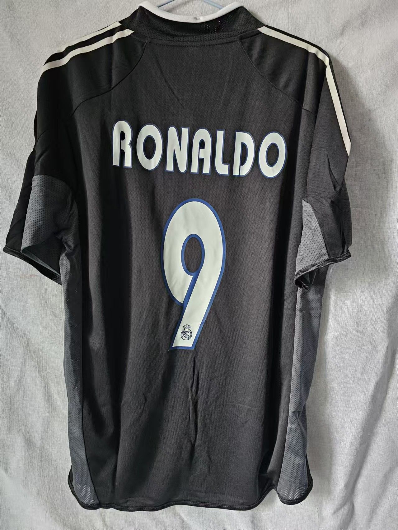 Other 2004 05 Real Madrid 9 Ronaldo Jersey R9 Jersey Size US M / EU 48-50 / 2 - 1 Thumbnail