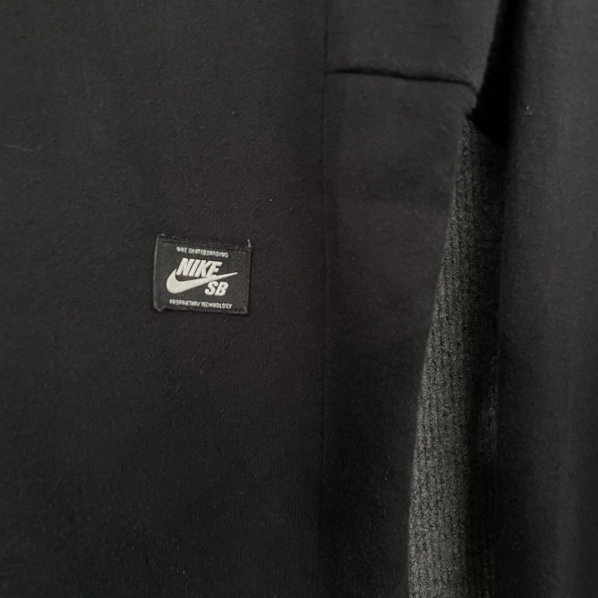 Nike Vintage Nike SB OG Logo Black Pullover Hoodie Small Size Size US S / EU 44-46 / 1 - 7 Thumbnail