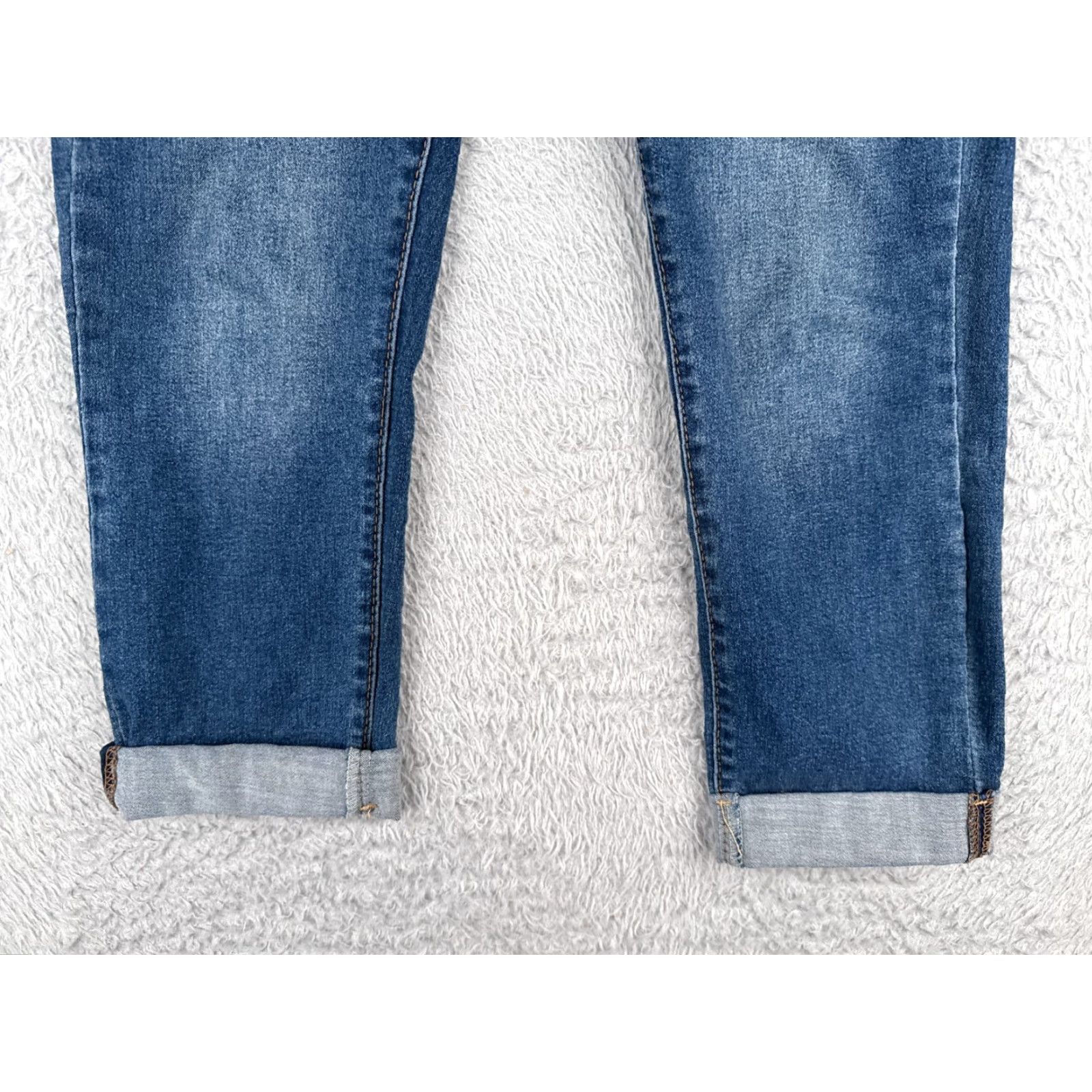 Vintage Wallflower Jeans Juniors 3 Blue Denim The Ultra Fit Capri Rolled Hem Mid 26x23 Denim Capri Jeans Women’s Regular Blue 26x23 3" Size 26" / US 2 / IT 38 - 2 Thumbnail