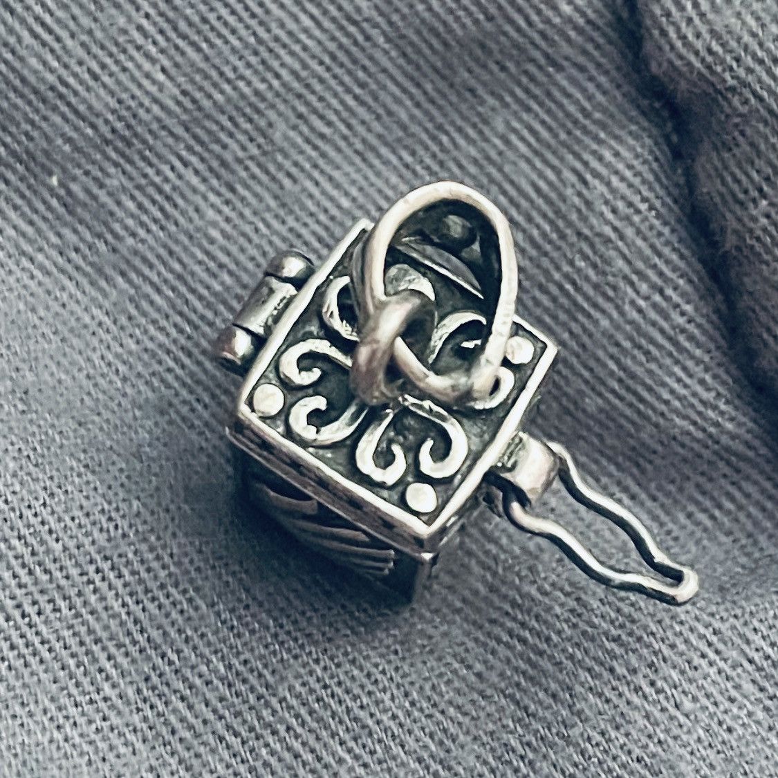 Vintage Vintage Sterling Silver 925 Pendant, Wish Box, Prayer Hinged Size ONE SIZE - 10 Thumbnail