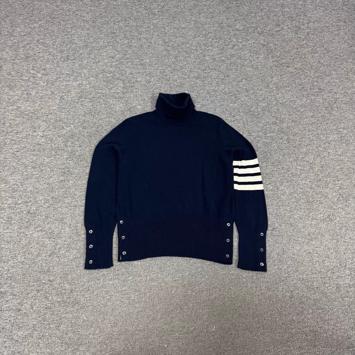 Thom Browne TB Thom Browne 4-bar stripe cashmere high neck size 2 Size US M / EU 48-50 / 2 - 1 Thumbnail