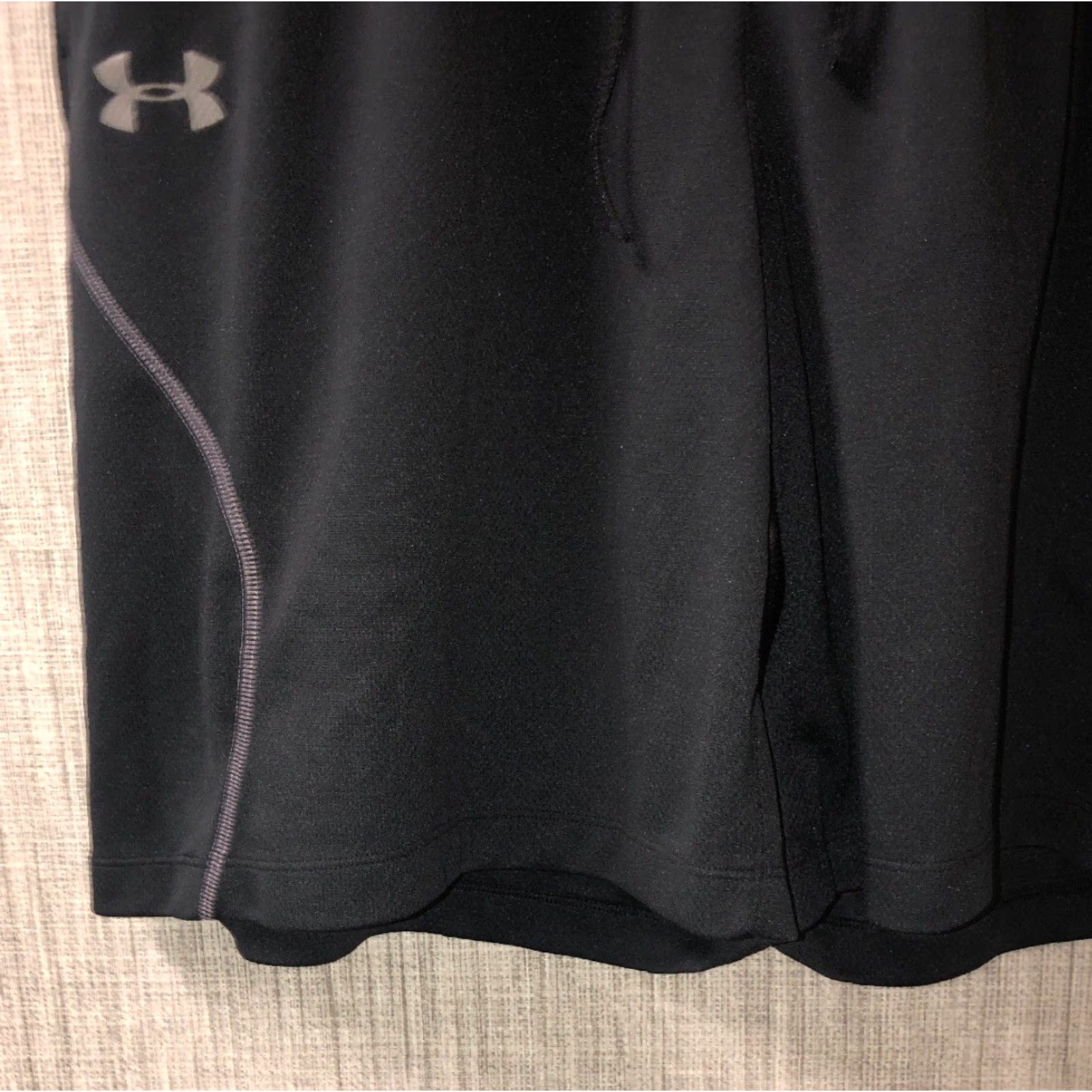 Under Armour Under Armour Mens Athletic Shorts Black Adjustable Stretchy Athletic Shorts Adjustable Mens Black Size US 35 - 3 Thumbnail
