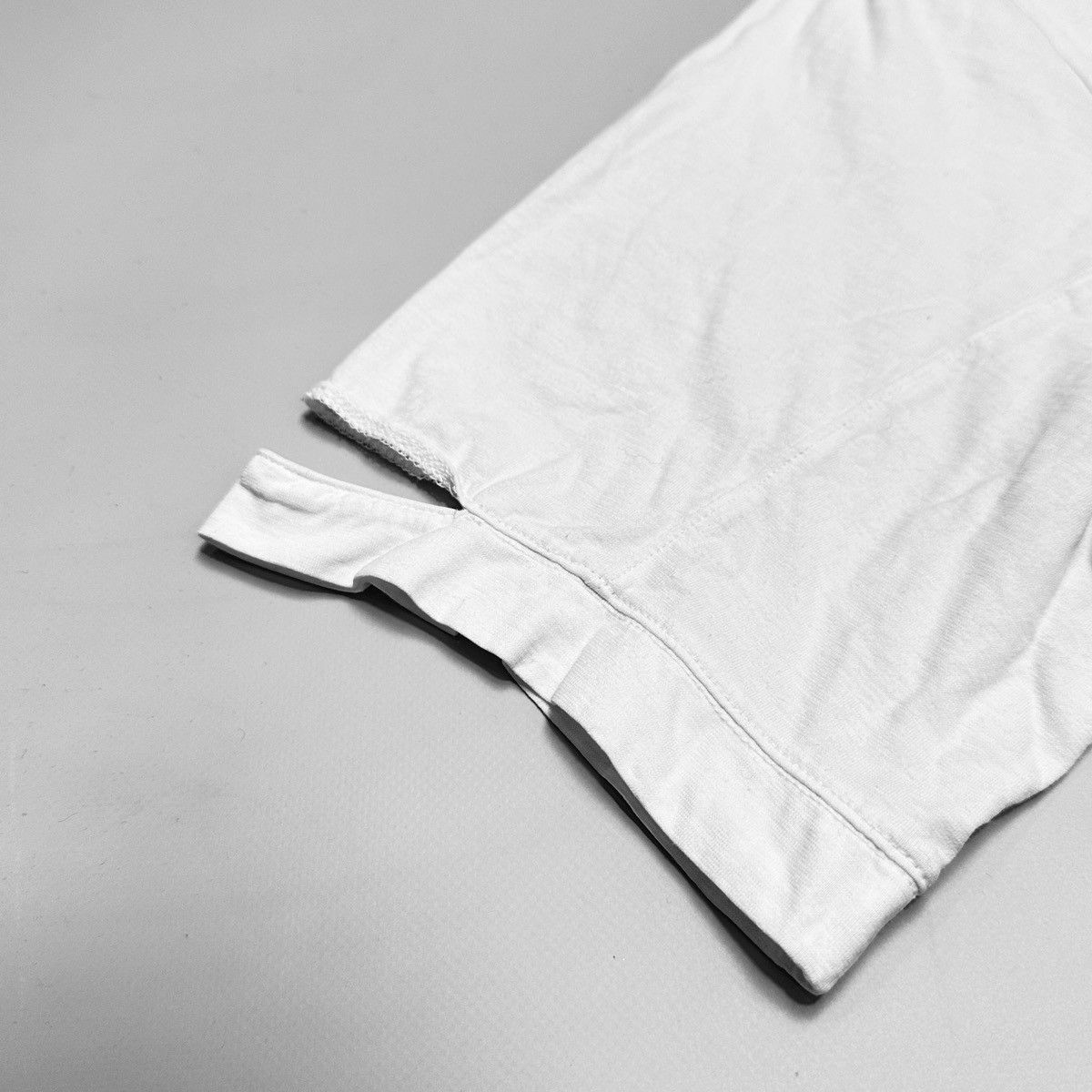 Helmut Lang Helmut Lang Cutout sleeves white T Shirt Archive Size US L / EU 52-54 / 3 - 4 Thumbnail