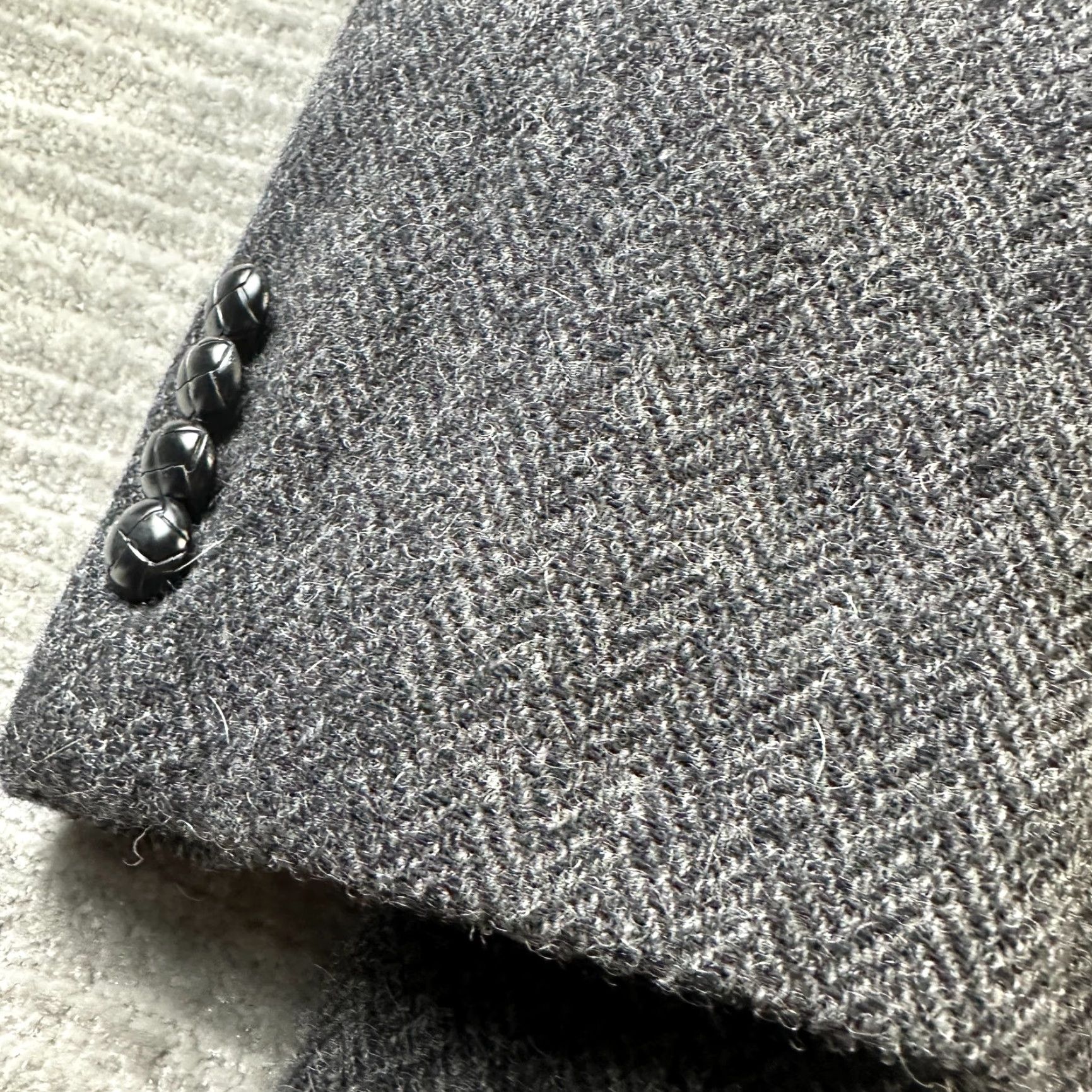 Ralph Lauren VINTAGE? No. Lauren Ralph Lauren Blazer Mens Large Gray Tweed Herringbone Notch Lapel 2 Button 4-Button Sleeve Regular Fit Size 42R - 3 Thumbnail