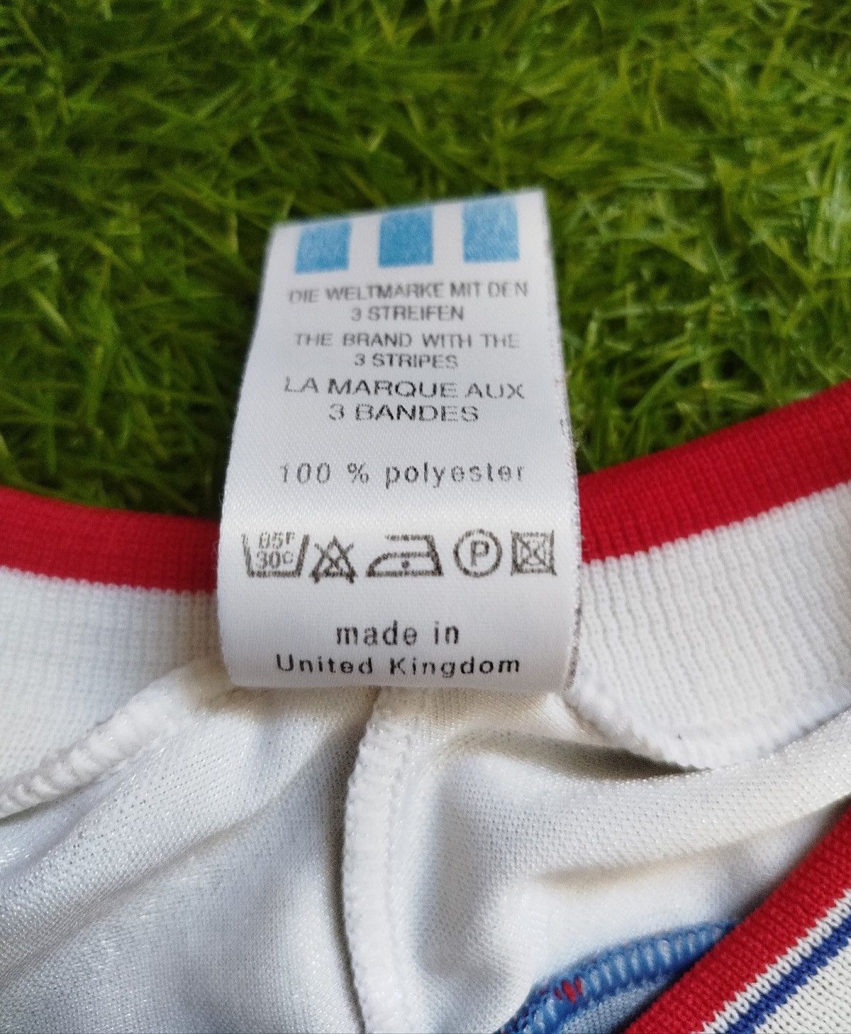 Adidas Adidas 1990/1992 vintage football shirt long sleeve template Size US M / EU 48-50 / 2 - 5 Thumbnail