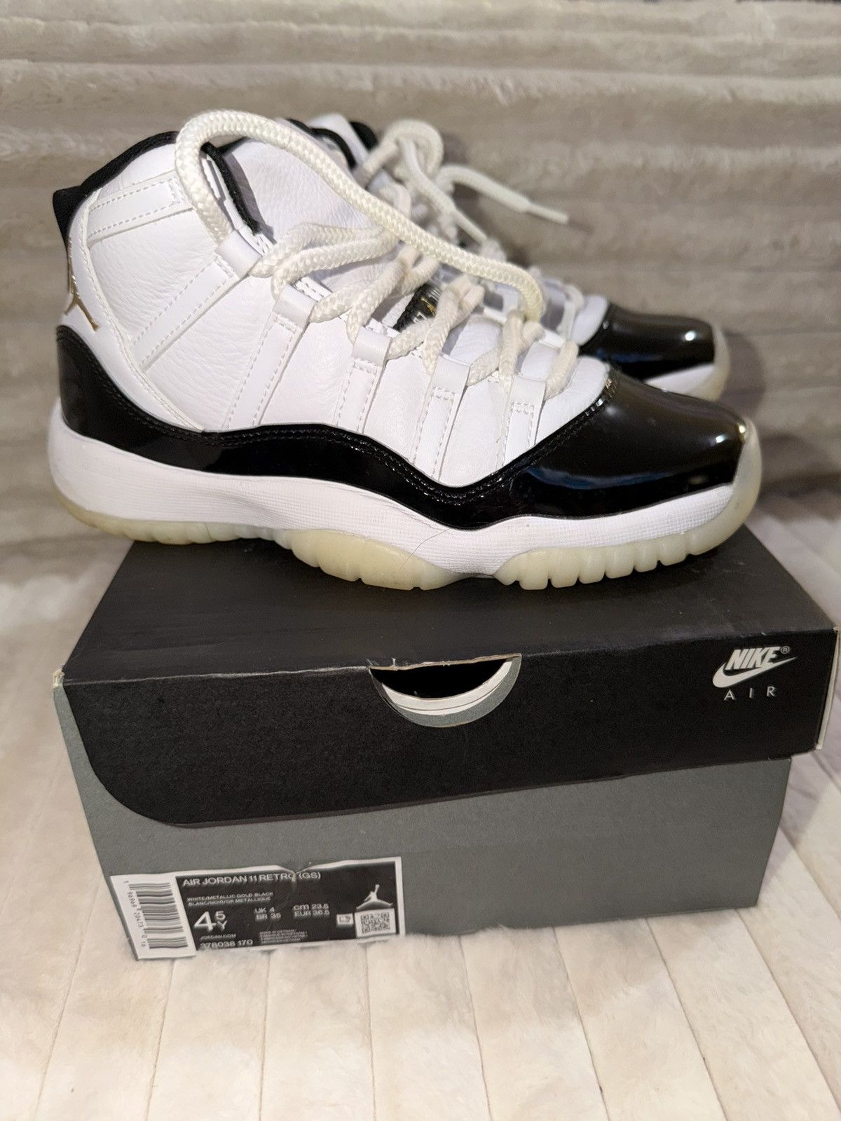 Jordan Brand Air Jordan 11 Retro (GS) Size 4.5Y WHITE/METALLIC GOLD-BLACK Size US 6 / IT 36 - 3 Thumbnail