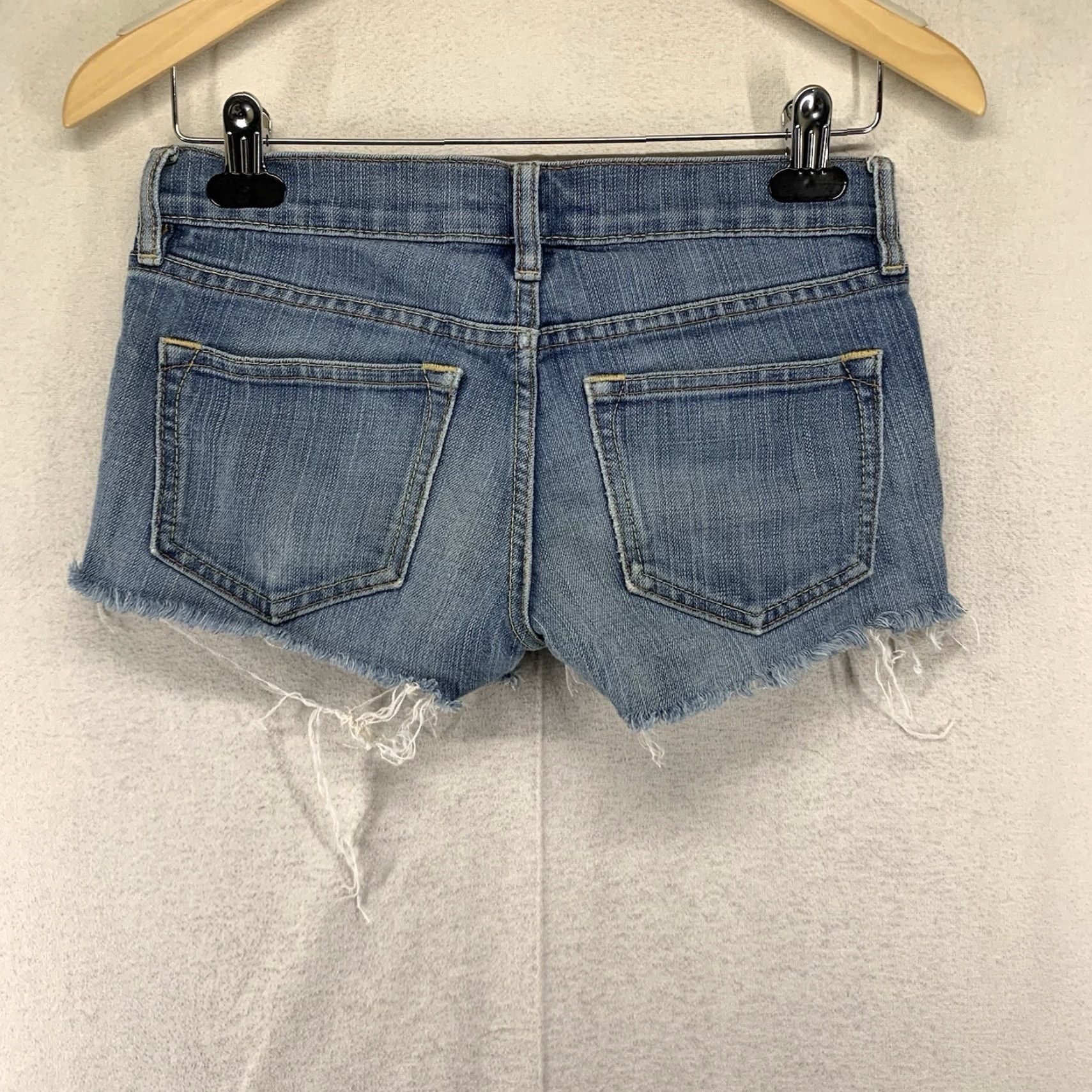 Old Navy Old Navy The Diva Shorts Women's 0 Blue Denim 29in 2in Inseam Flat Front Zip 5-Pocket Stretch Bohemian Casual Summer Festival Beach Vibes Size 25" / US 0 / IT 36 - 2 Thumbnail