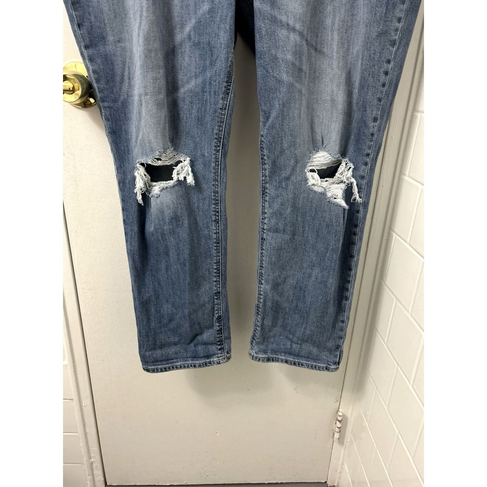 Old Navy VINTAGE Old Navy Jeans Womens 18 Boyfriend Mid Rise Distressed Denim Blue Relaxed Pockets 28in Inseam Womens Size 40" / US 18 - 3 Thumbnail