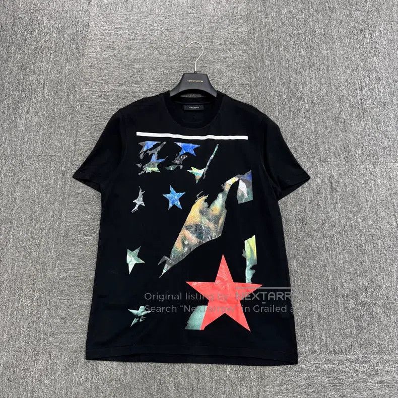 Givenchy Givenchy Star Printed Short Sleeve Size: M Shoulder Size US M / EU 48-50 / 2 - 1 Thumbnail