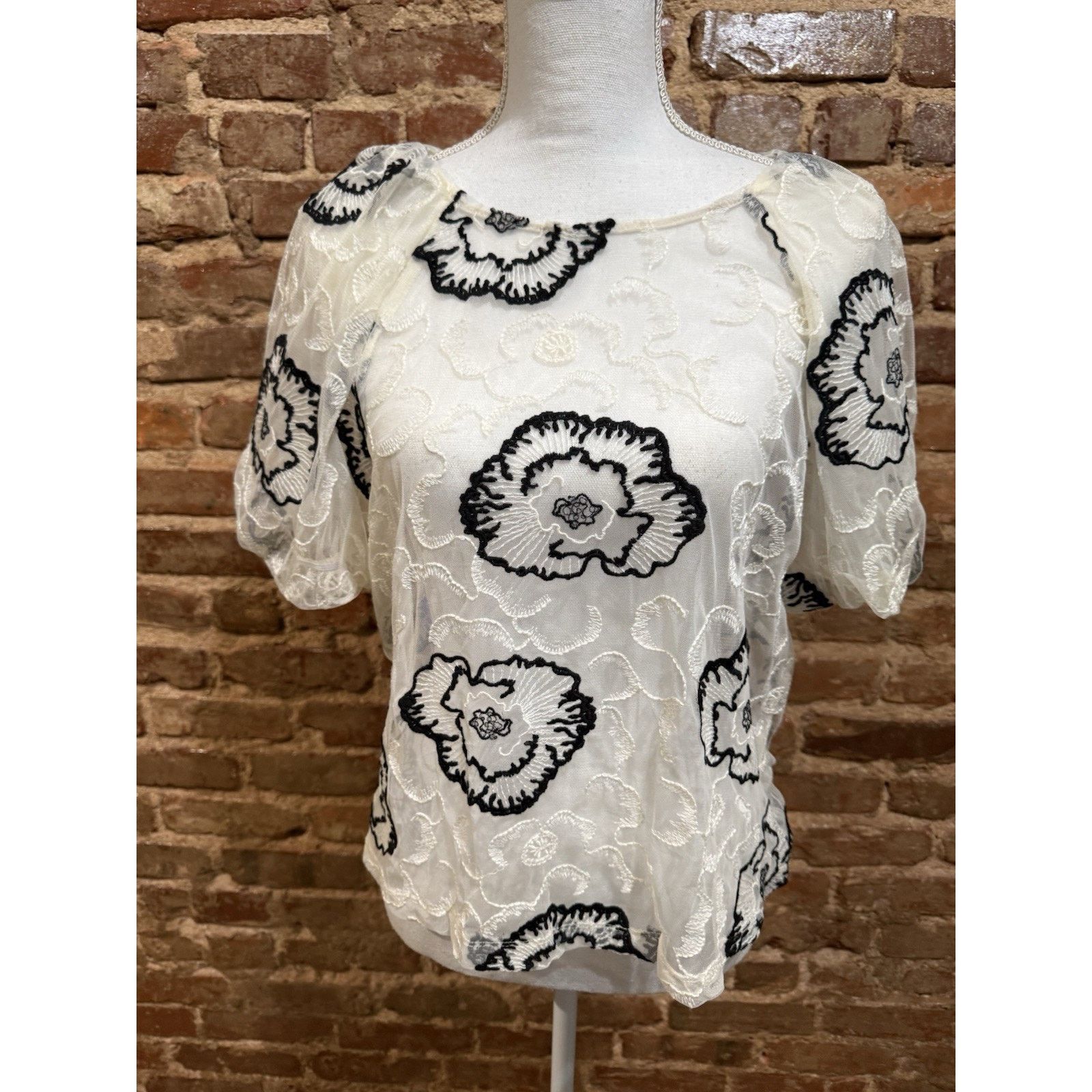 Laundry by Shelli Segal Sheer Top Black & Ivory Floral Lace Puff Sleeve Sz L Size L / US 10 / IT 46 - 2 Thumbnail