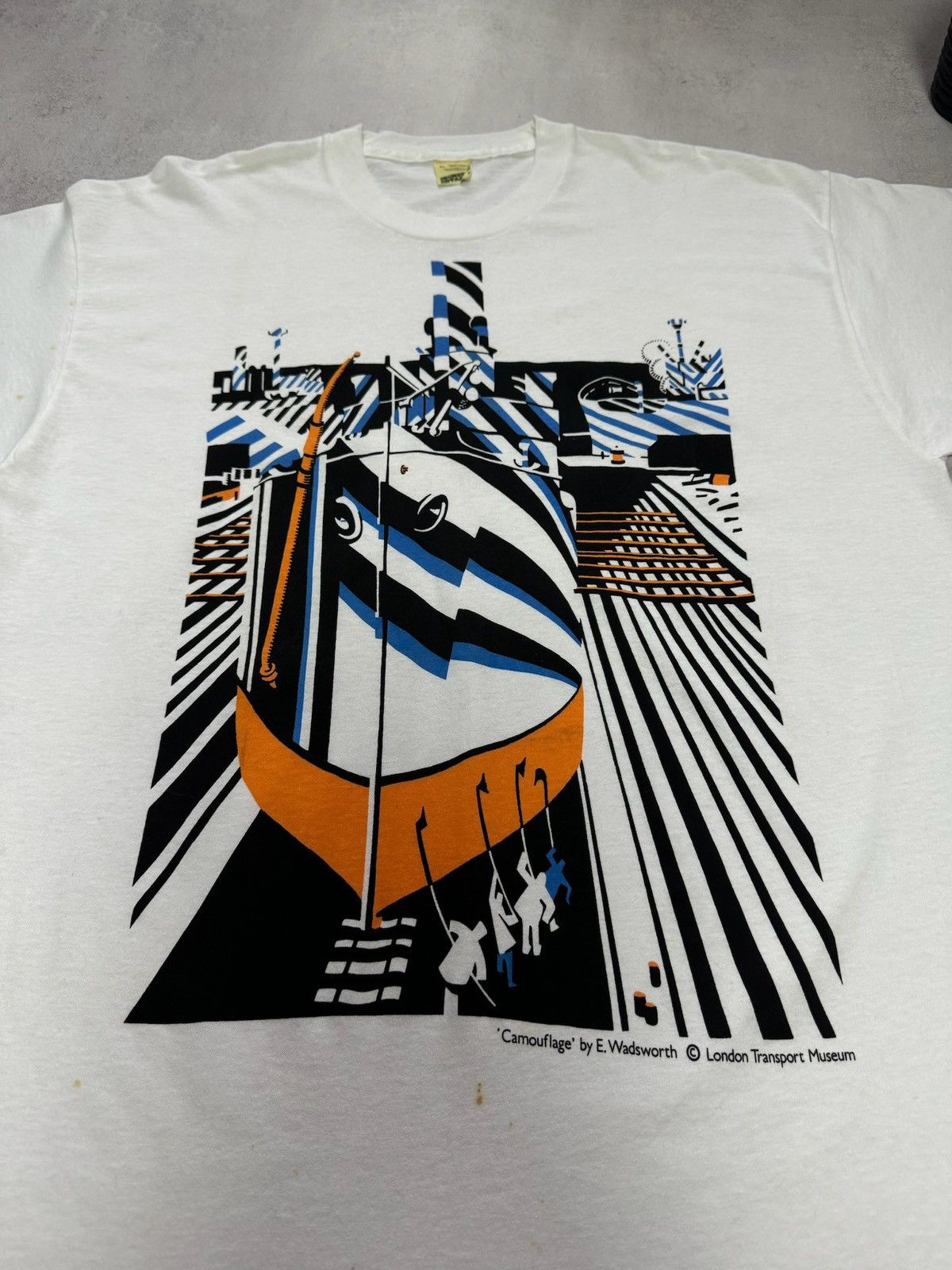Vintage Vintage London Transport Museum Edward Wadsmorth T Shirt 80s Size US XL / EU 56 / 4 - 5 Thumbnail